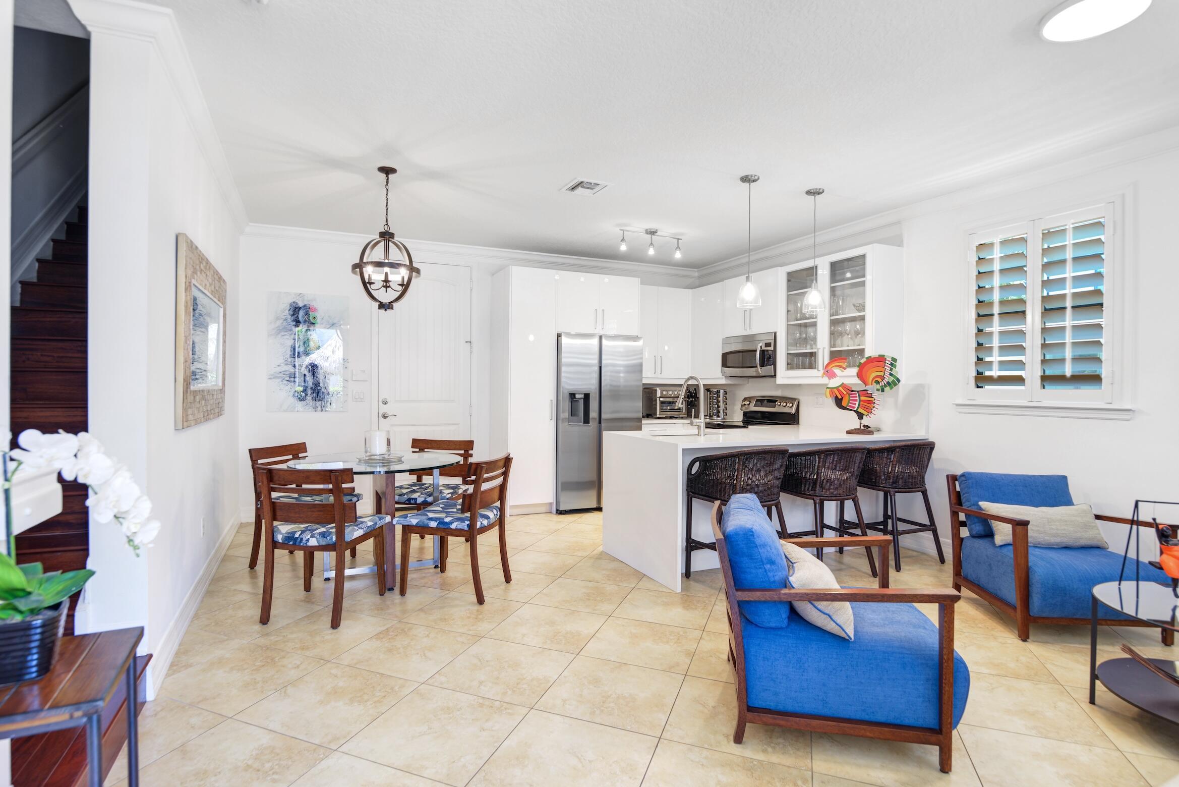 BAREFOOT BEACH VILLAS - Residential