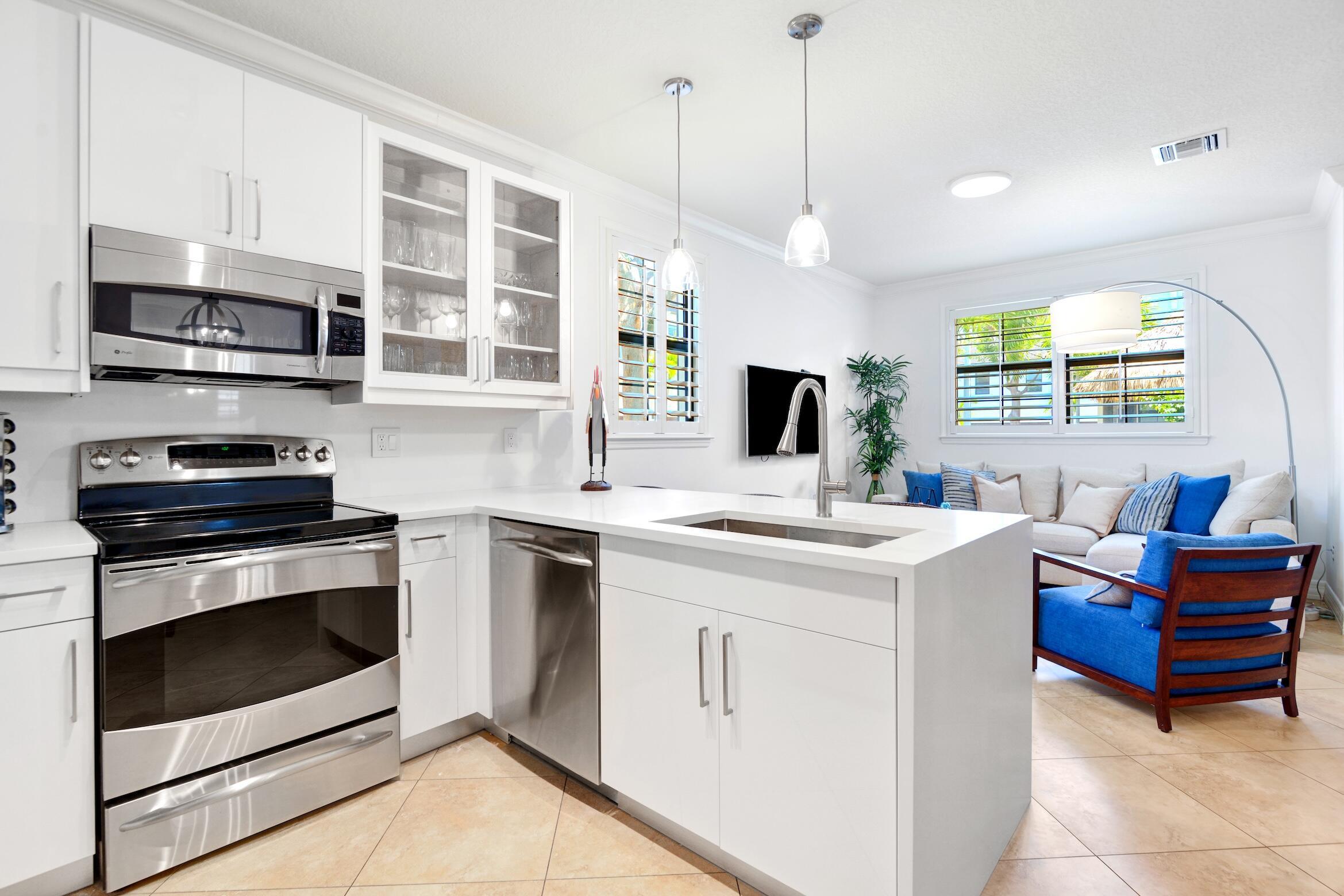 BAREFOOT BEACH VILLAS - Residential
