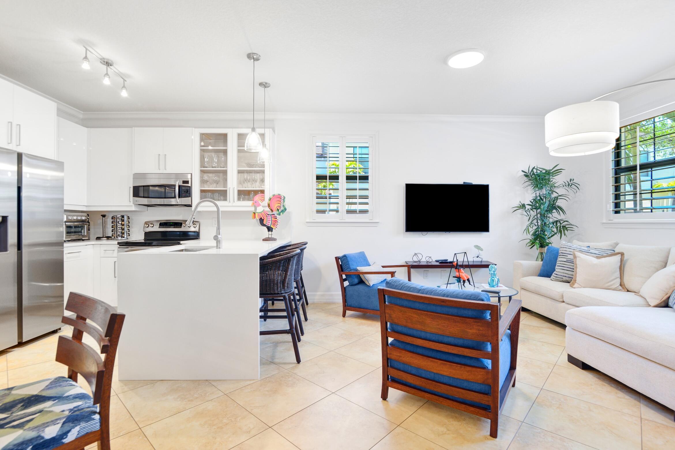 BAREFOOT BEACH VILLAS - Residential