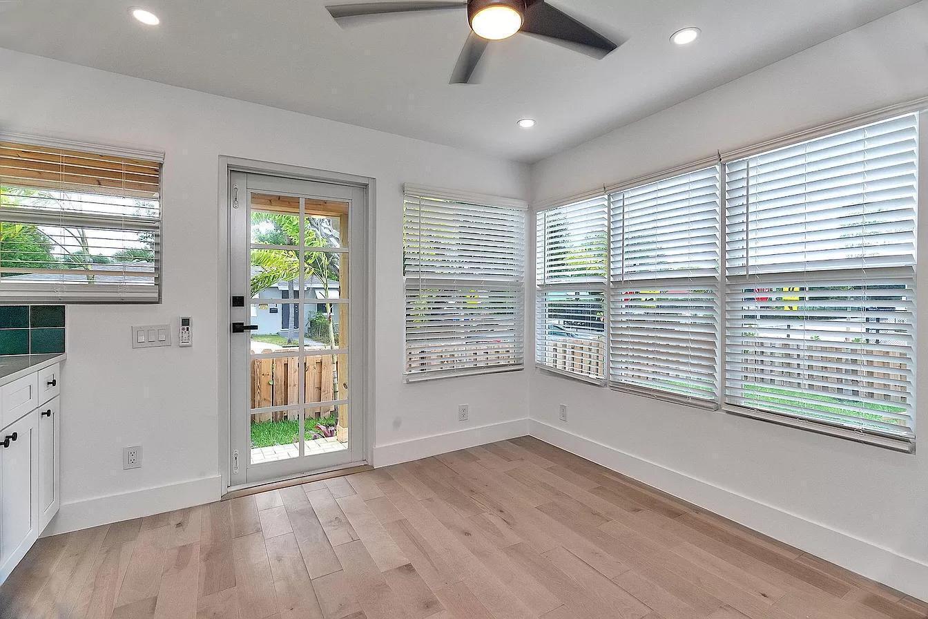 LAKE WORTH TOWN OF - Residential Lease