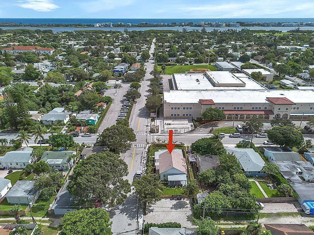 LAKE WORTH TOWN OF - Residential Lease