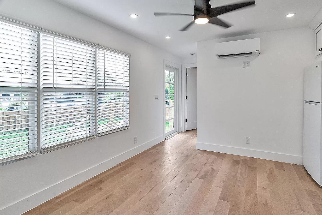 LAKE WORTH TOWN OF - Residential Lease