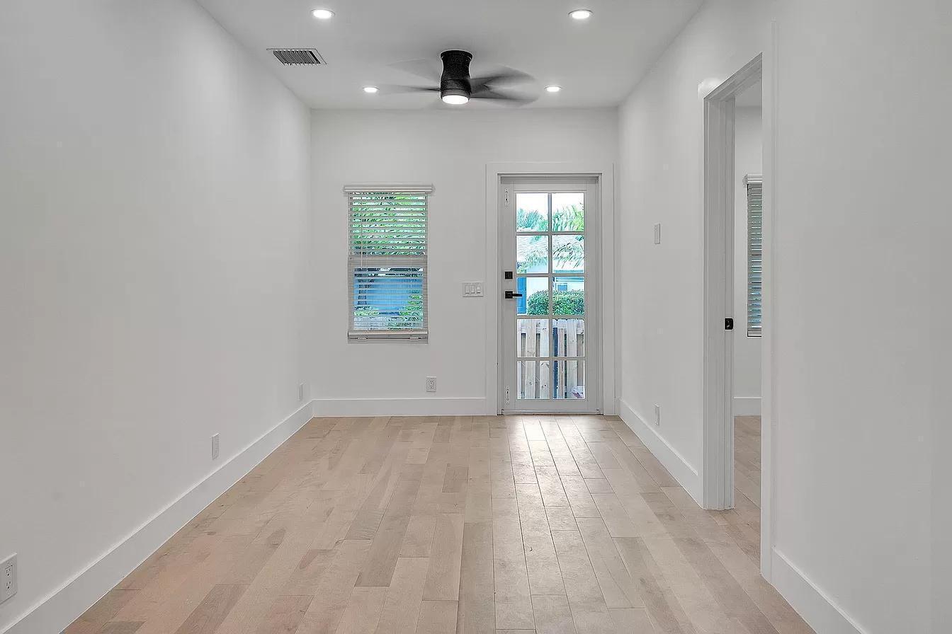 LAKE WORTH TOWN OF - Residential Lease
