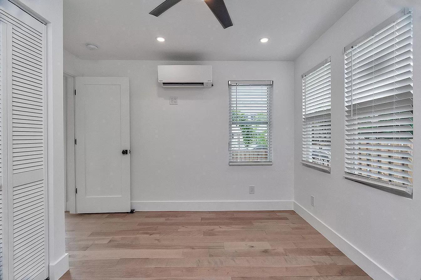 LAKE WORTH TOWN OF - Residential Lease