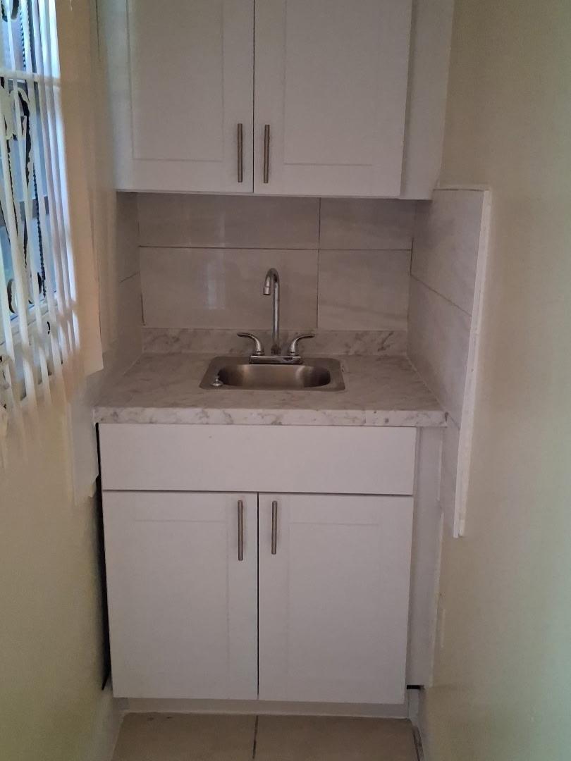 EFFICIENCY FOR RENT.  RENT INCLUDES LIGHT AND WATER.
