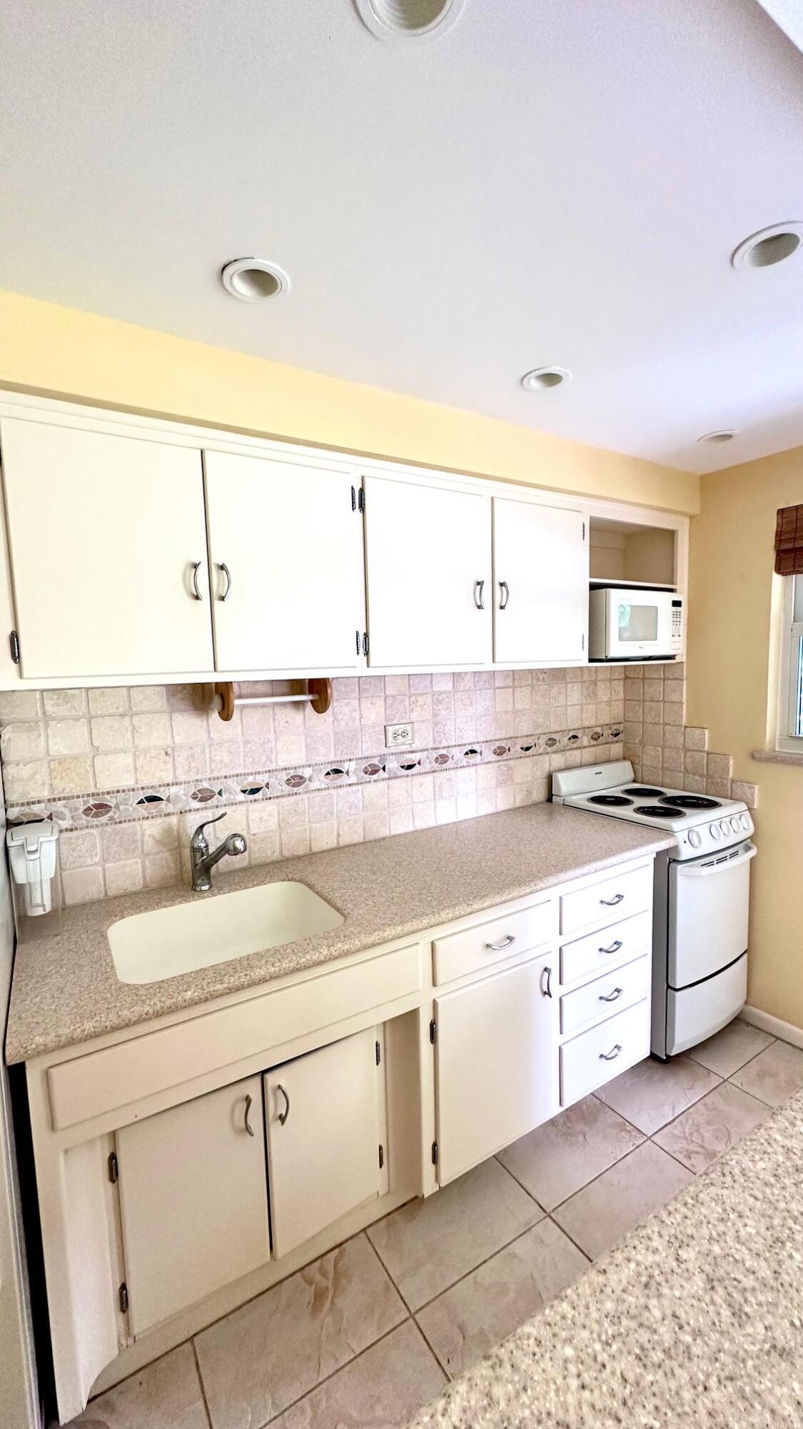 BALMORAL CONDO - Residential