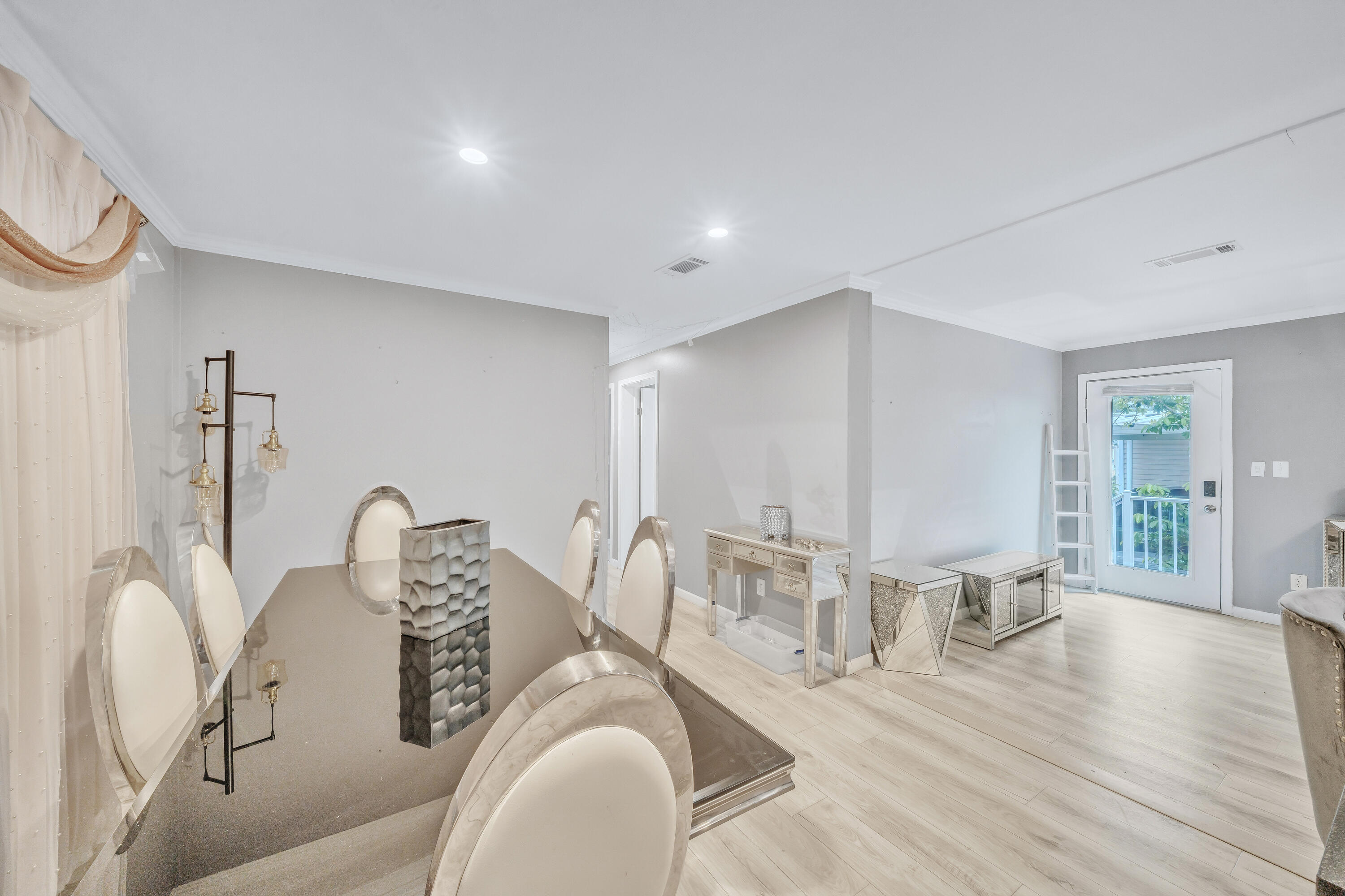 Nestled in a prestigious community, this beautifully Mobile-home has spacious  4 bedrooms 2 baths, the interiors are nothing short of stunning. Call for a showing and see it for yourself.