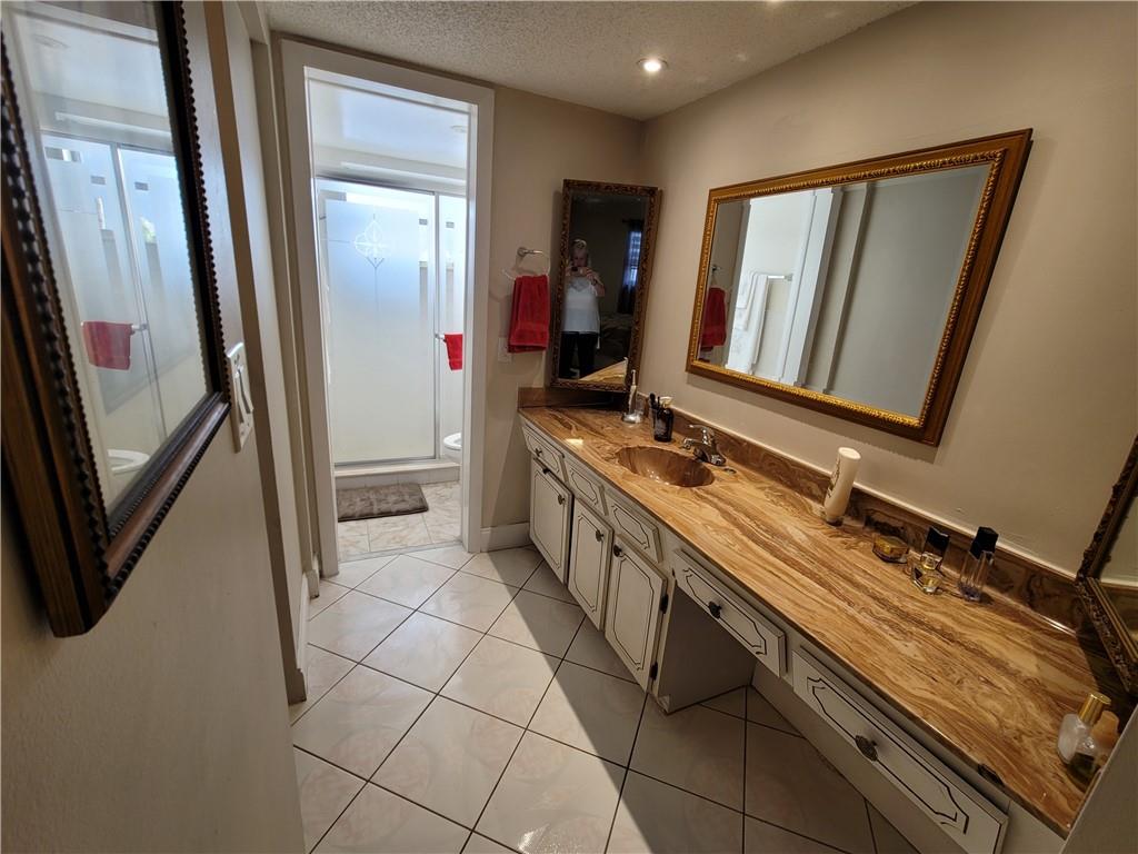 Garnet condo - Residential