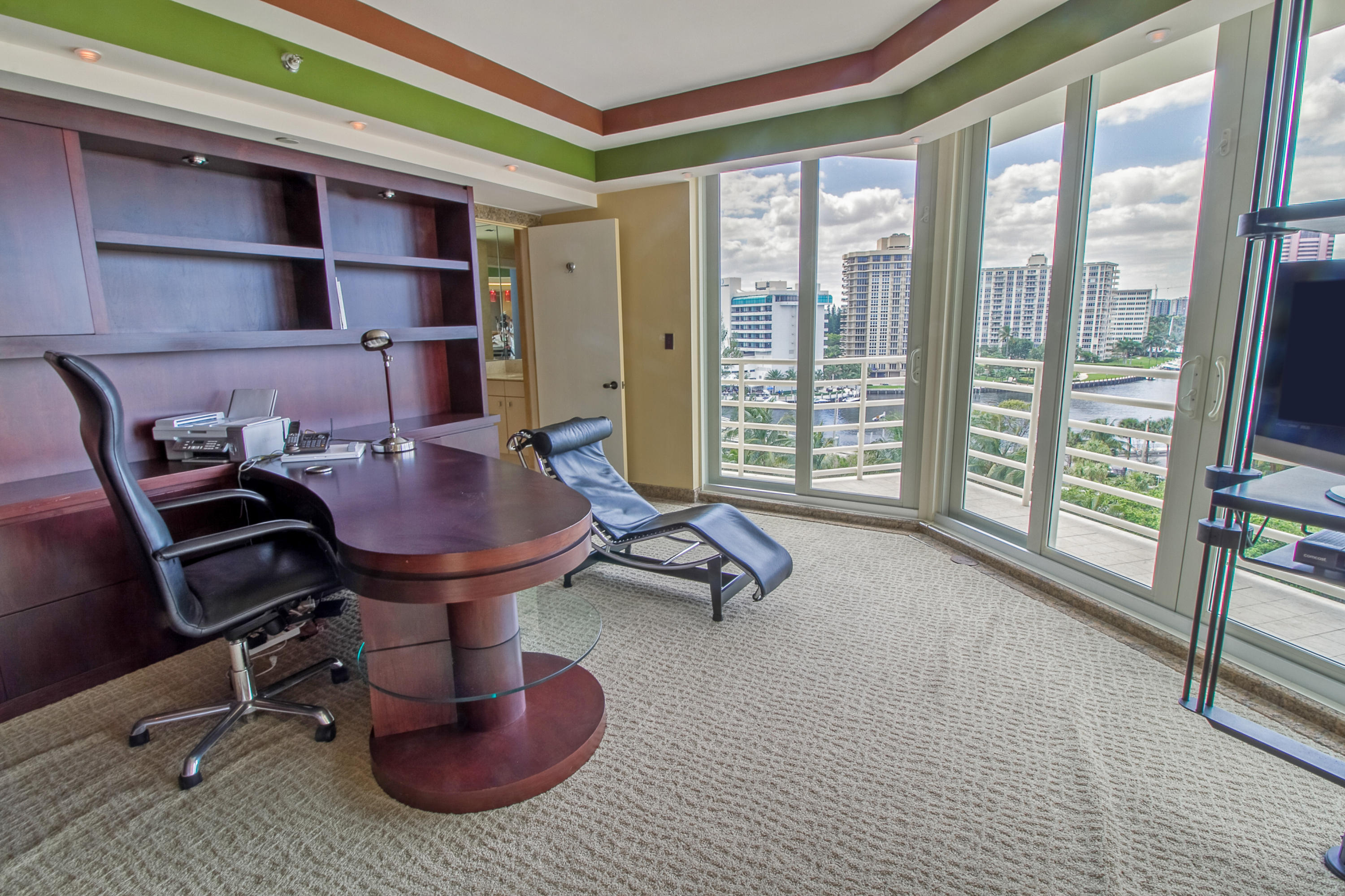 PRESIDENTIAL PLACE - Residential