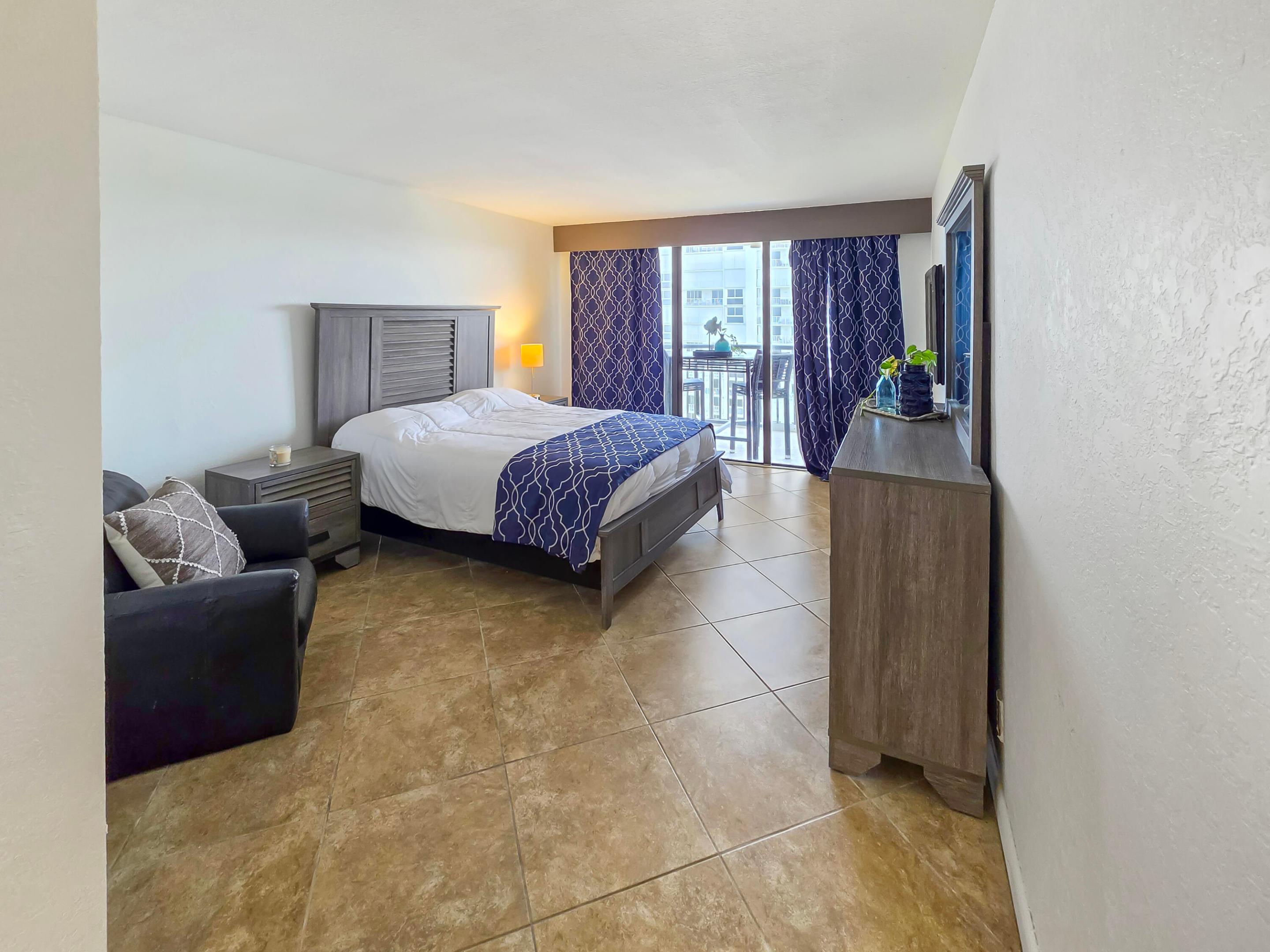 BARCLAY BEACH CLUB PHASE 1, A CONDOMINIUM - Residential Lease