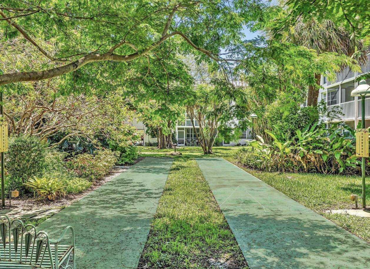 KINGS PARK GARDEN APTS CONDO - Residential
