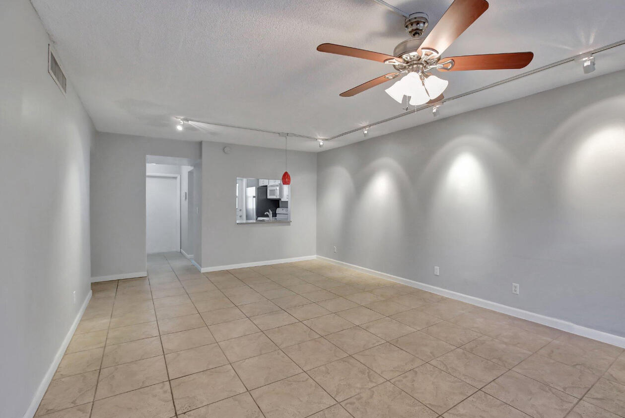 KINGS PARK GARDEN APTS CONDO - Residential