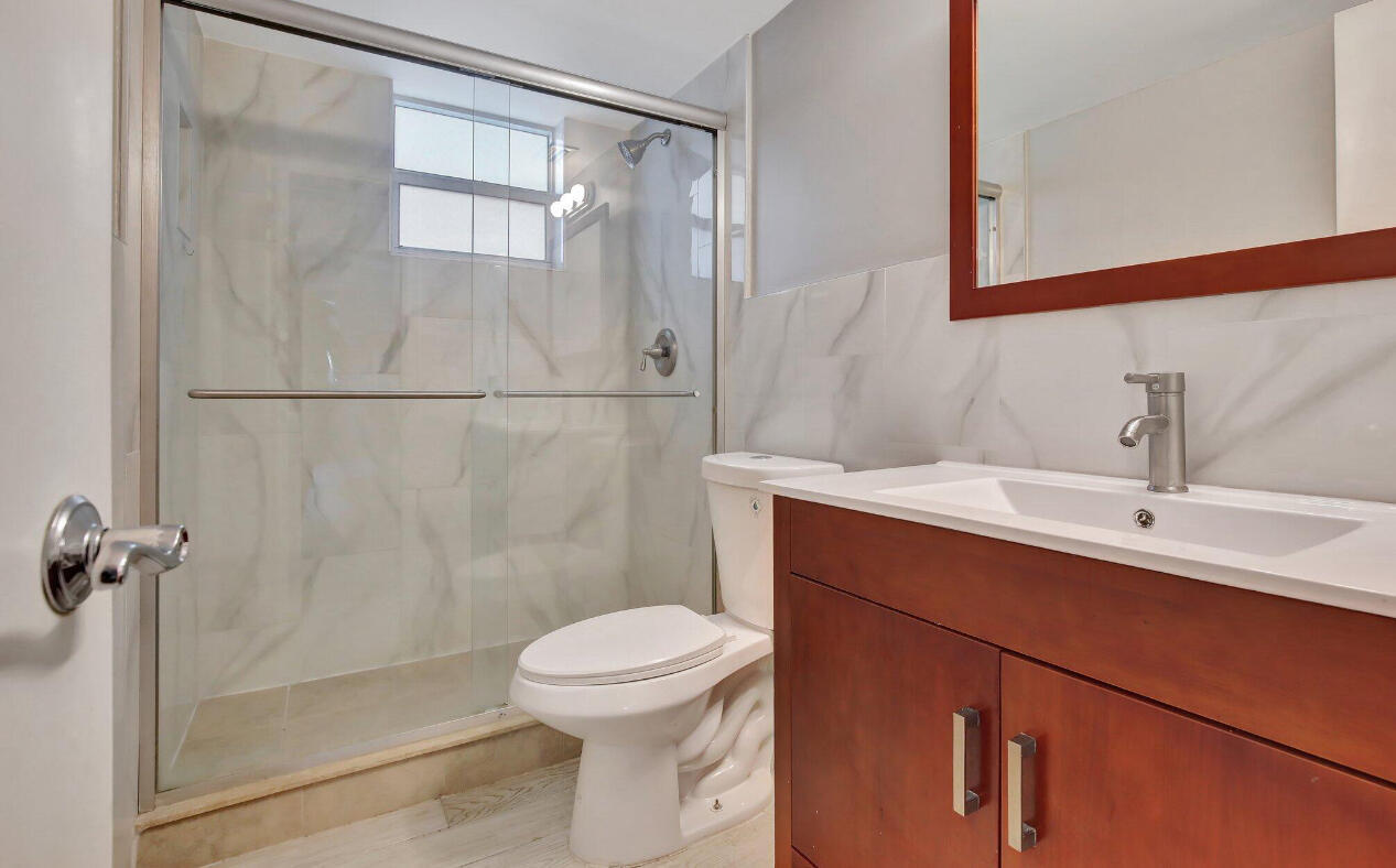 KINGS PARK GARDEN APTS CONDO - Residential