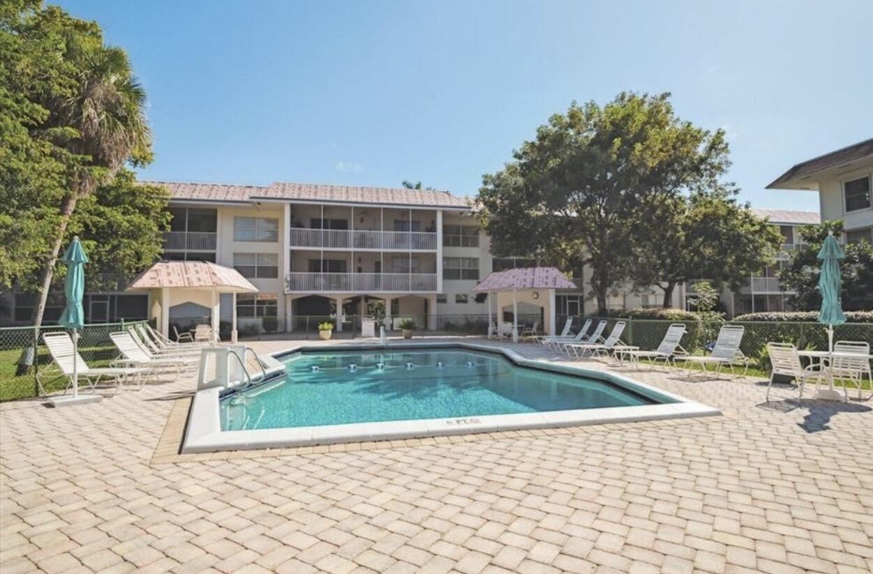 KINGS PARK GARDEN APTS CONDO - Residential