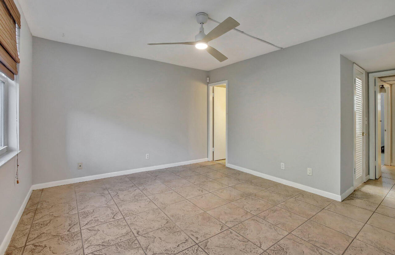 KINGS PARK GARDEN APTS CONDO - Residential