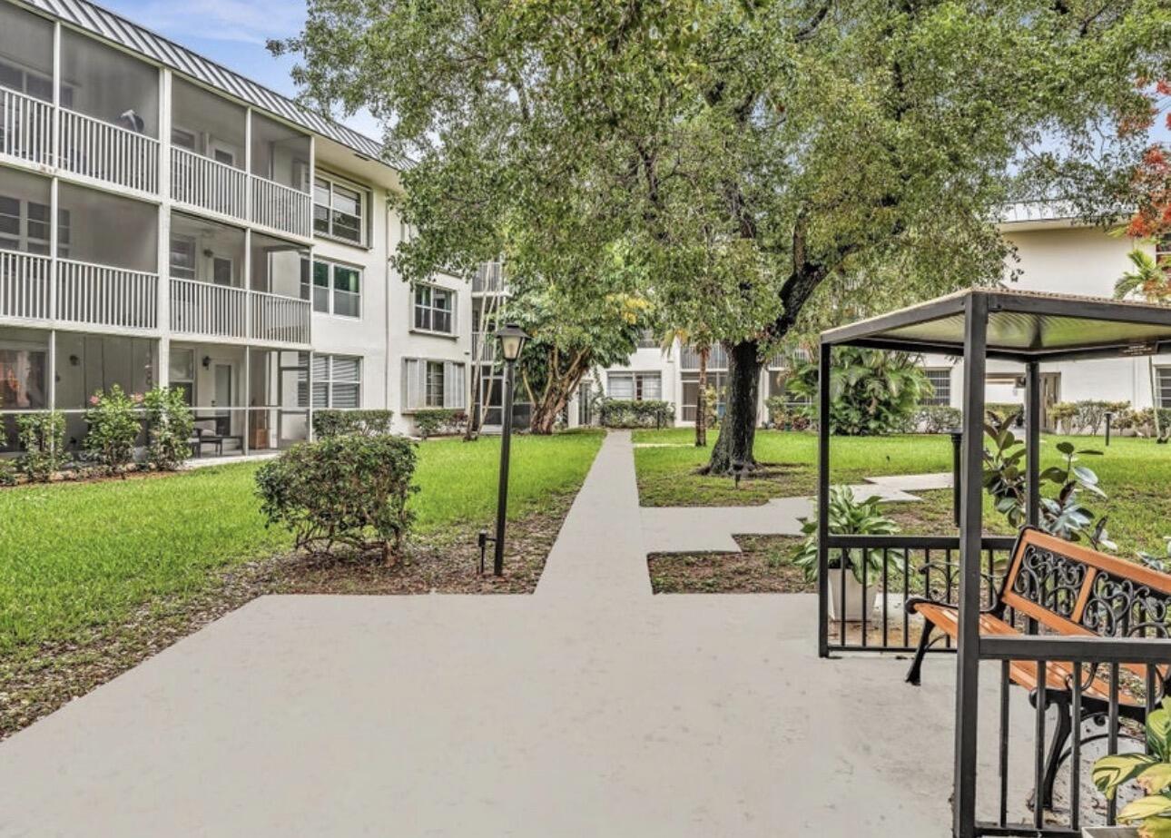KINGS PARK GARDEN APTS CONDO - Residential