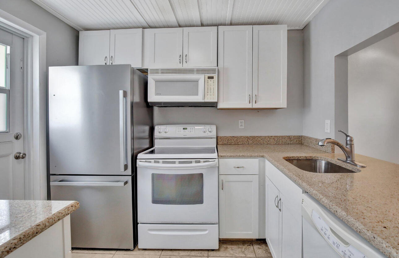 KINGS PARK GARDEN APTS CONDO - Residential