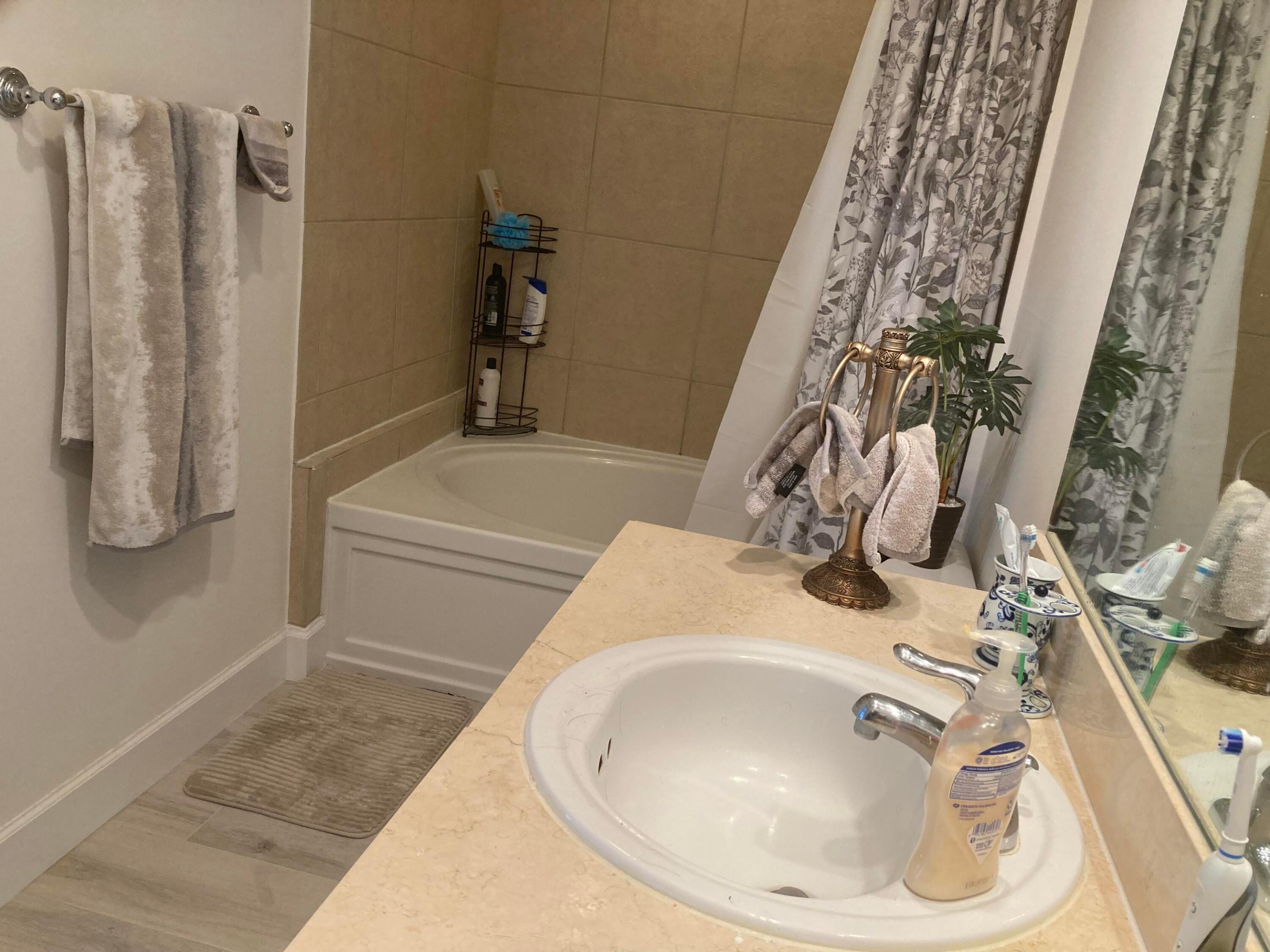 VILLA LOFTS CONDO - Residential Lease