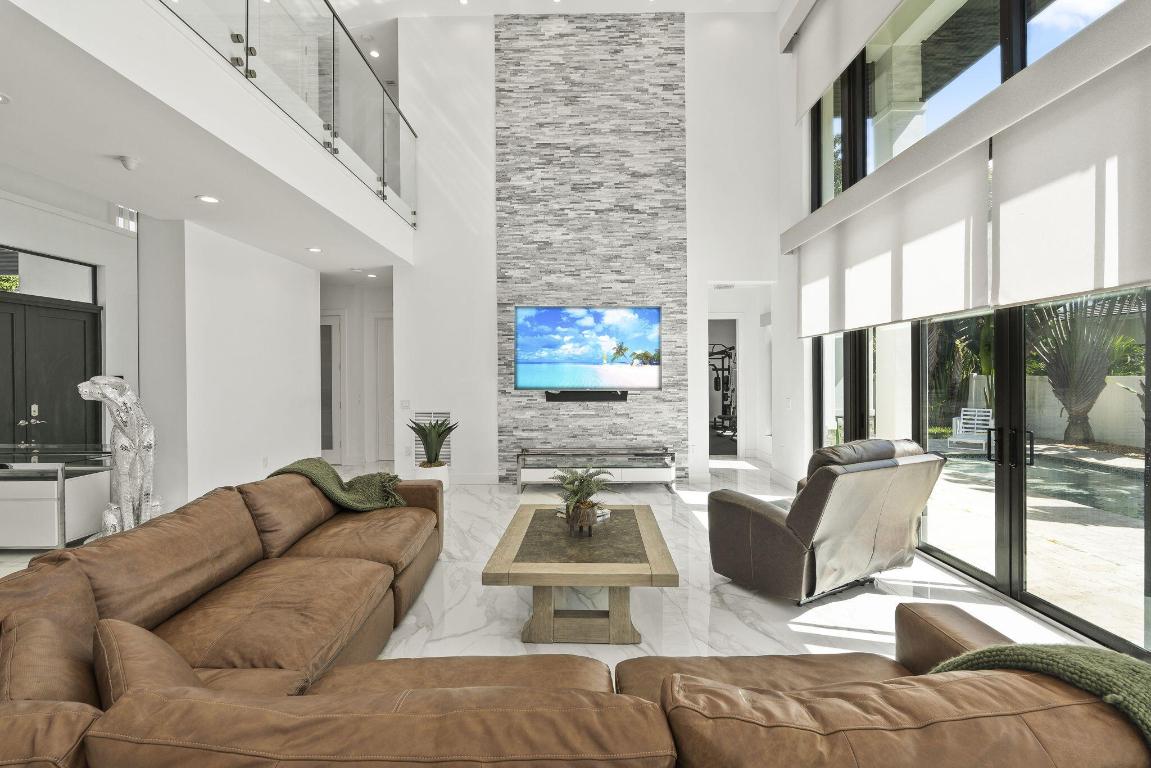 SUN & SURF CLUB COMM - Residential