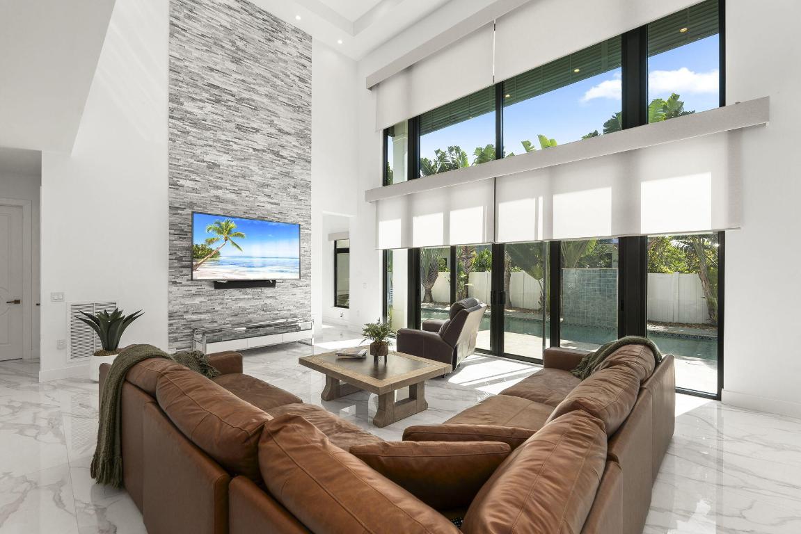 SUN & SURF CLUB COMM - Residential