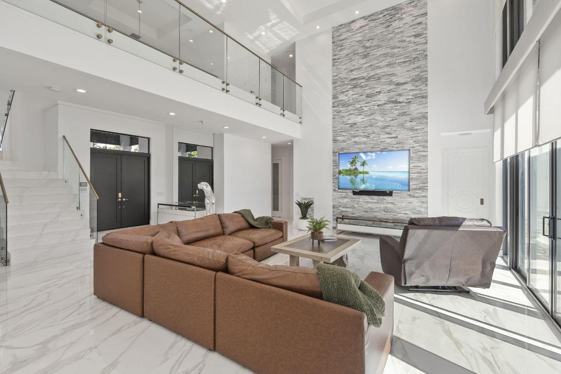 SUN & SURF CLUB COMM - Residential