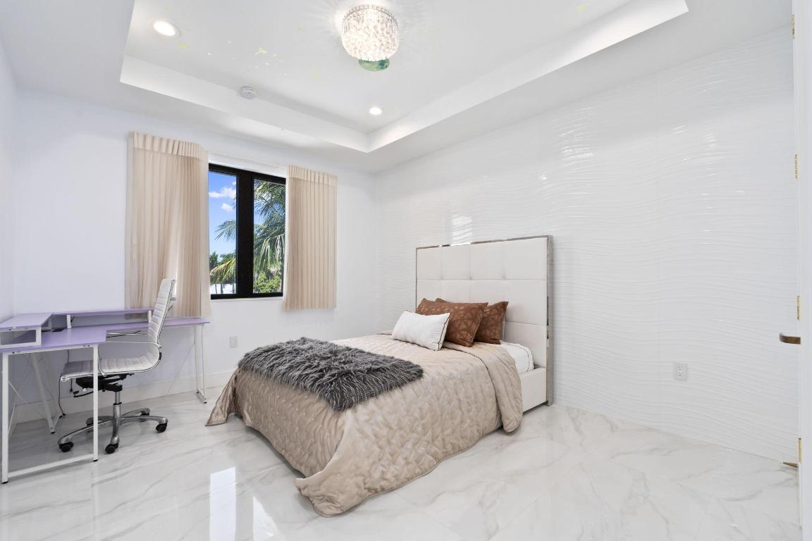 SUN & SURF CLUB COMM - Residential