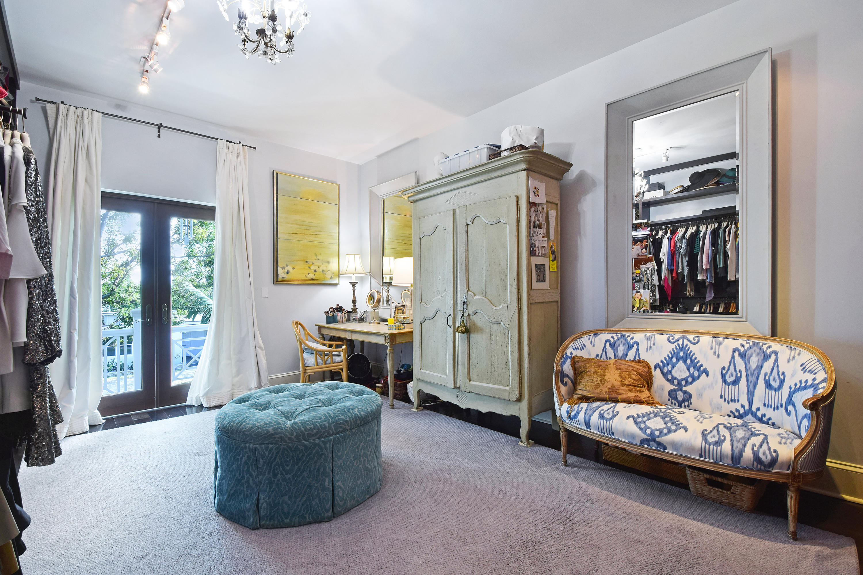 WORTH COURT - Residential