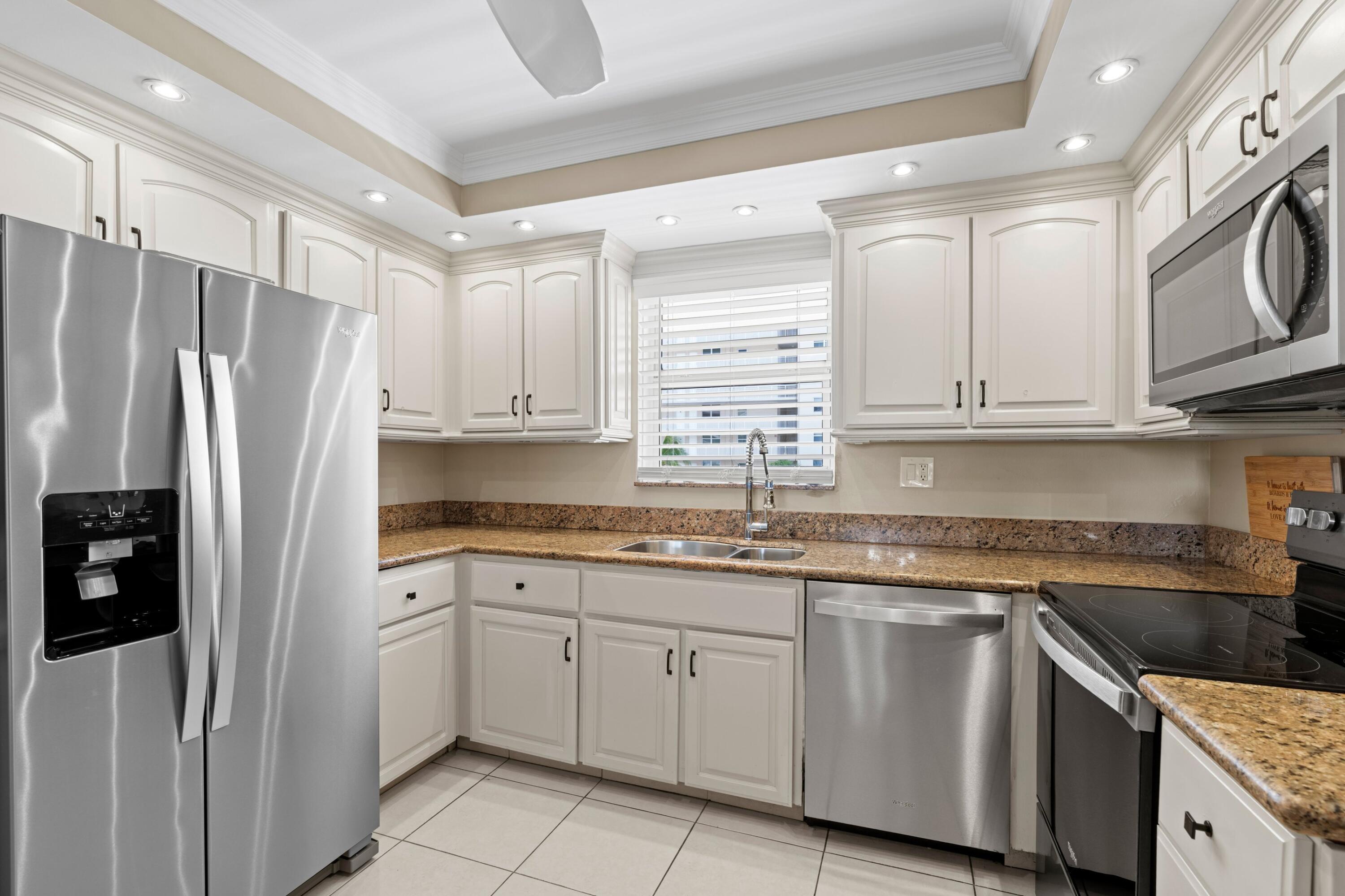 HILLSBORO LE BARON CONDO APTS - Residential