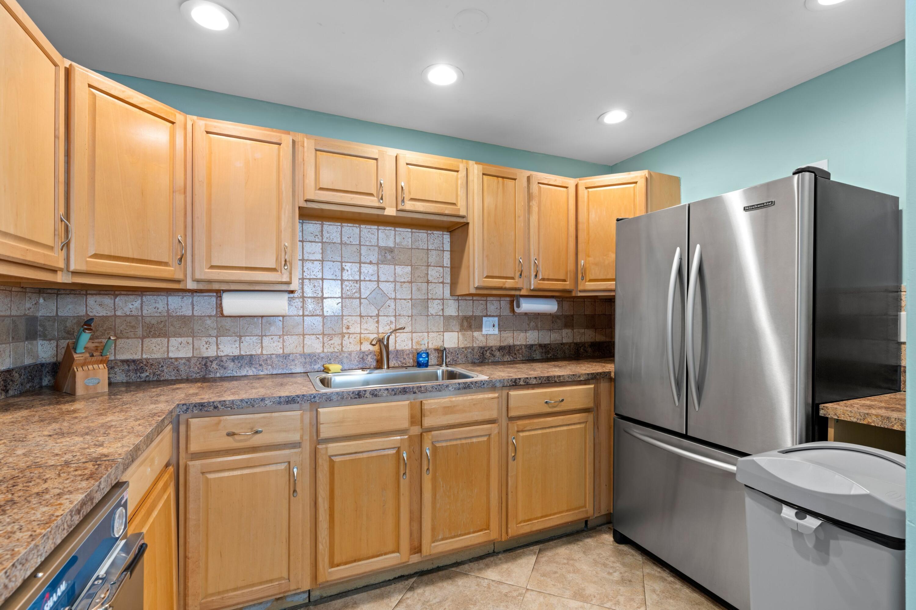 HILLSBORO LE BARON CONDO APTS - Residential