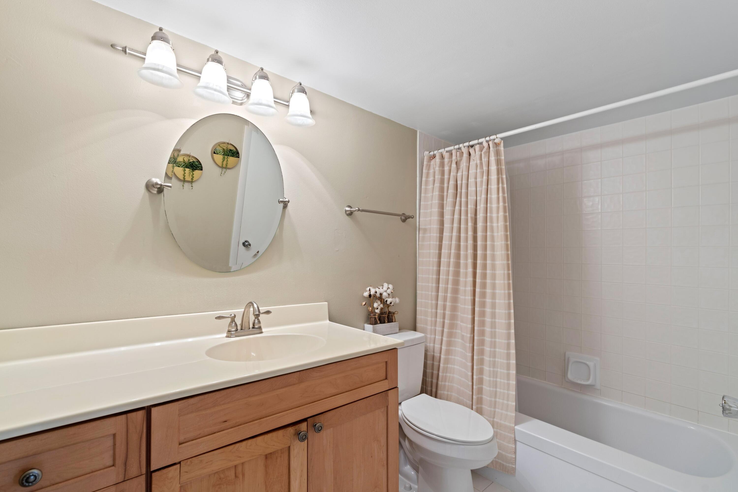 HILLSBORO LE BARON CONDO APTS - Residential