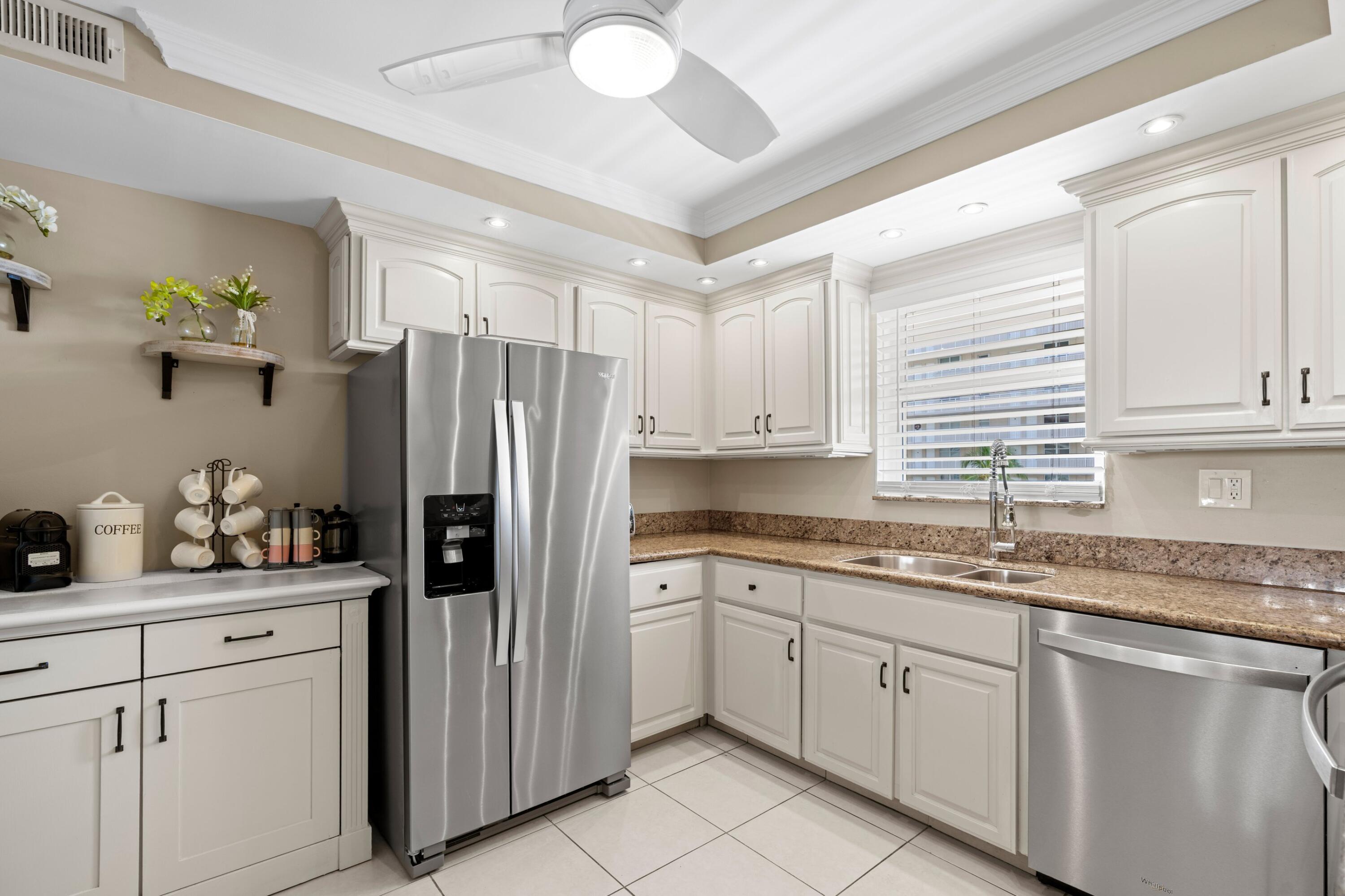 HILLSBORO LE BARON CONDO APTS - Residential