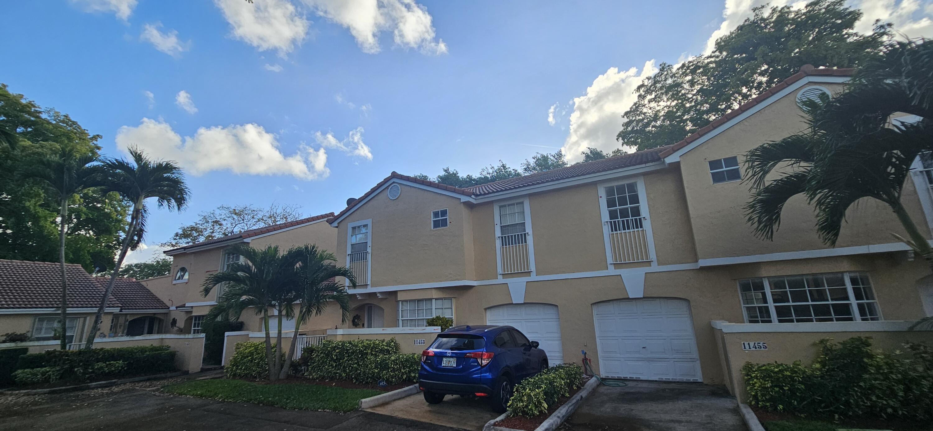 LOWEST PRICE IN THE COMMUNITY!!!GREAT LOCATION, LARGE 3/2.5 TOWNHOUSE,  SCREENED PATIO,  FORMAL LIVING AND DINING ROOM, BREAKFAST AREA, FAMILY ROOM, GARAGE CONVERTED AS AN ADDITIONAL ROOM , TILE  THROUGHOUT FIRST FLOOR, WOOD FLOORING ON SECOND LEVEL AND STAIRS, HUGE PRINCIPAL ROOM WITH OVERSIZE WALK-IN CLOSET,  ROMAN TUB AND SHOWER ON PRINCIPAL BATHROOM, JACK AND JILL BATHROOM FOR SECOND AND THIRD BEDROOM, ASSOCIATION COVERS ROOF REPAIRS/REPLACEMENT , INSURANCE, EXTERIOR PAINT, WATER/SEWER ,TRASH PICK UP. WALKING DISTANCE TO COMMUNITY POOL, EXCELLENT SCHOOLS. CONDO ASSOCIATION,  FINANCING REQUIRES MINIMUM 25% DOWN PAYMRNT. SELLER TO SELECT CLOSING AGENT AND PAY FOR TITLE INSURANCE POLICY . EASY TO SHOW!!