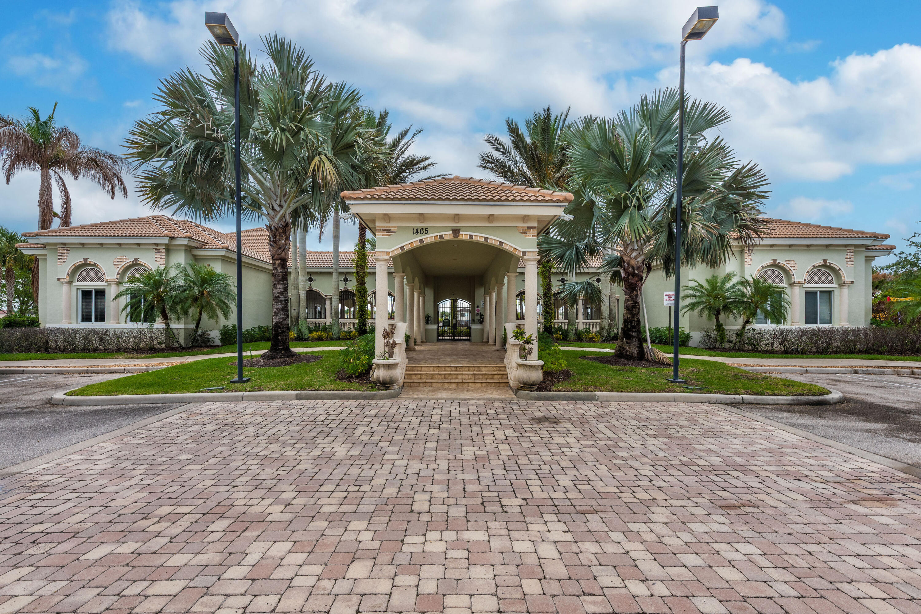 VIZCAYA FALLS PLAT 1 - Residential Lease
