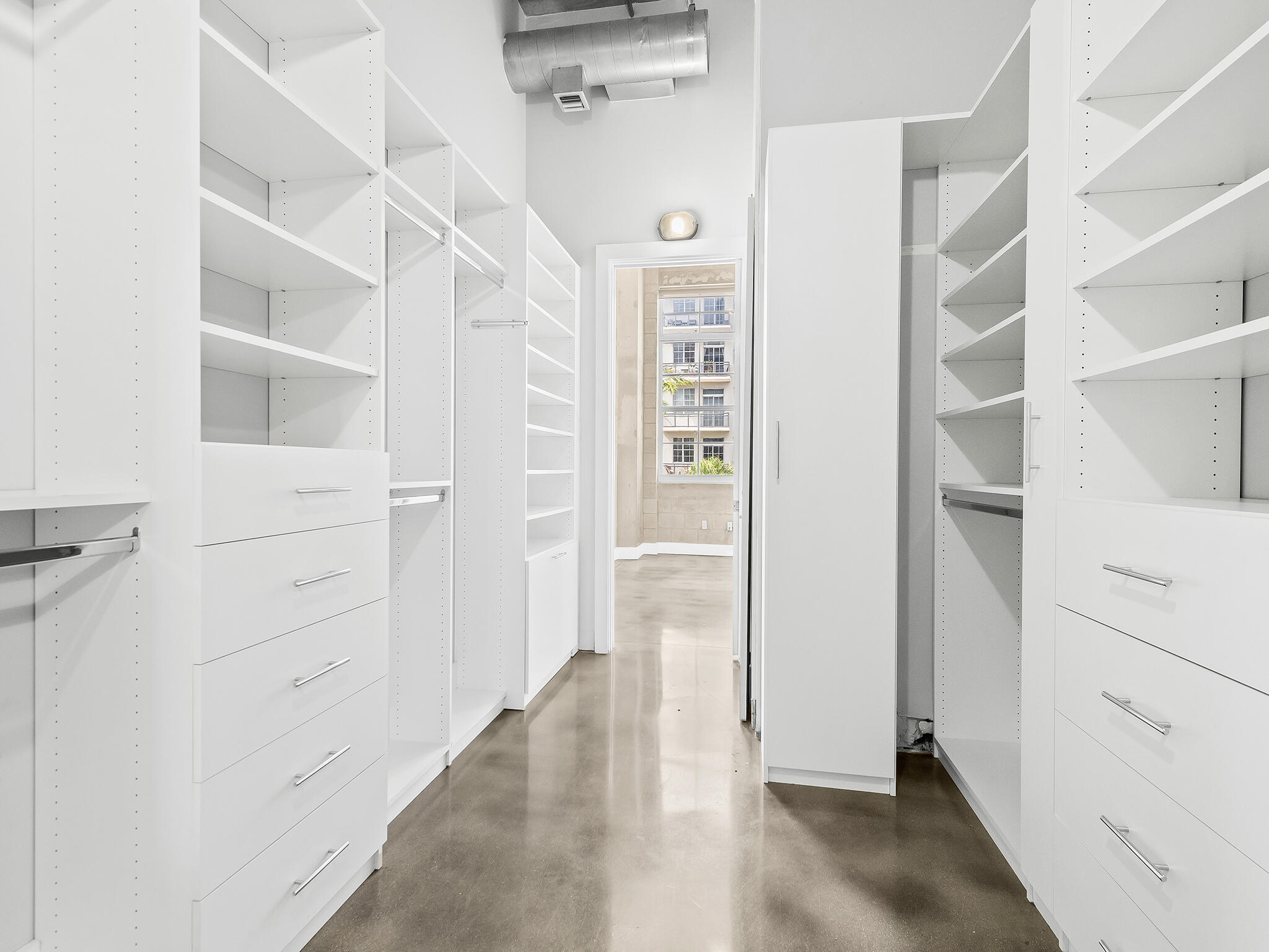 AVENUE LOFTS CONDO FIVE - Residential