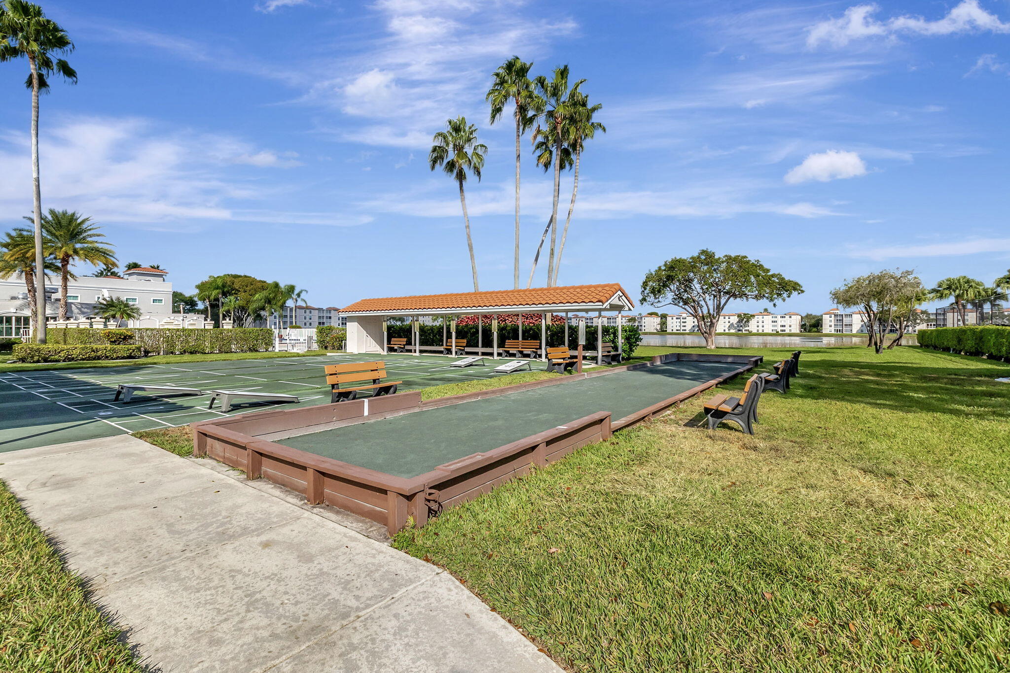 HUNTINGTON POINTE - Residential