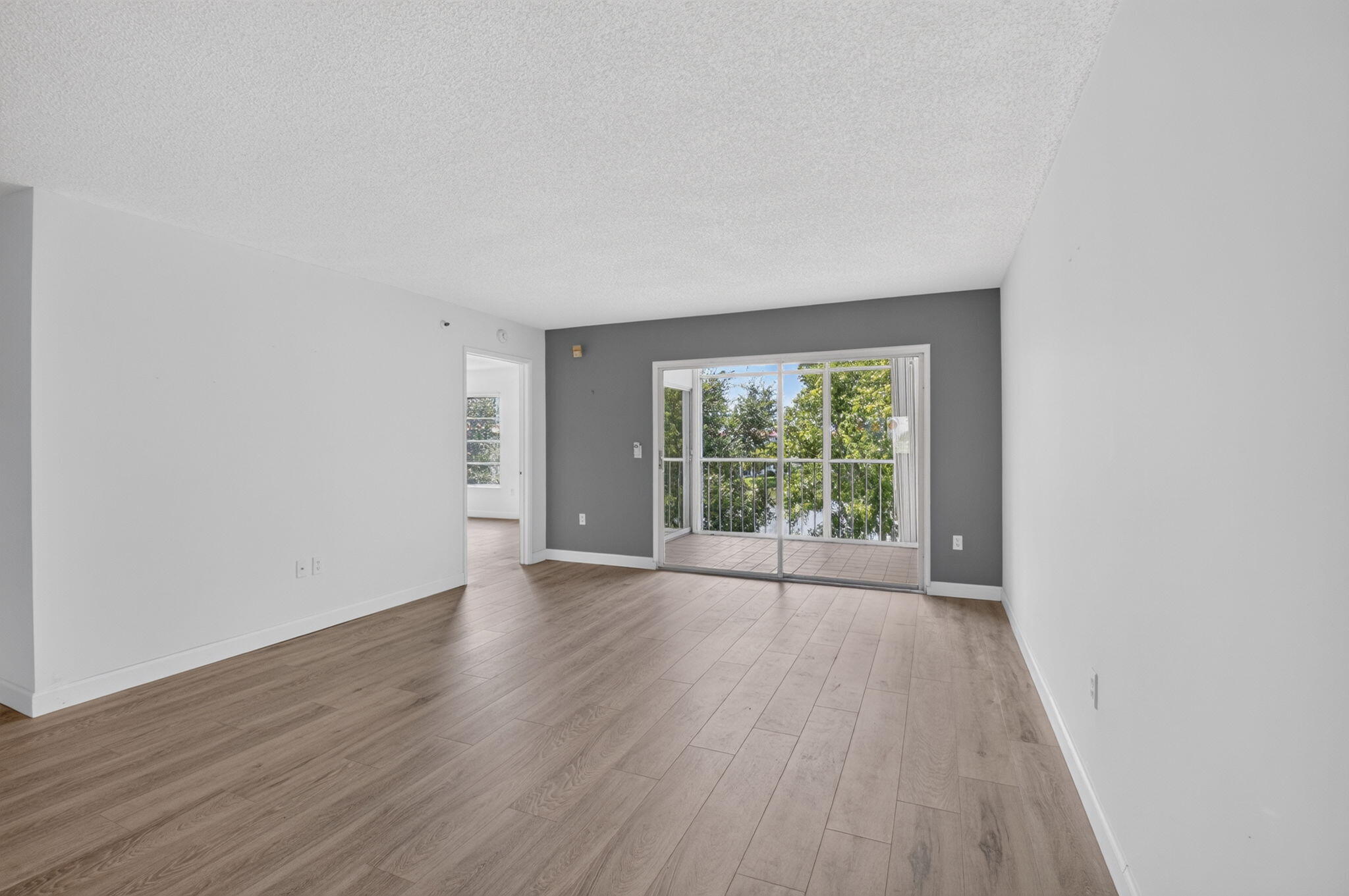HUNTINGTON POINTE - Residential