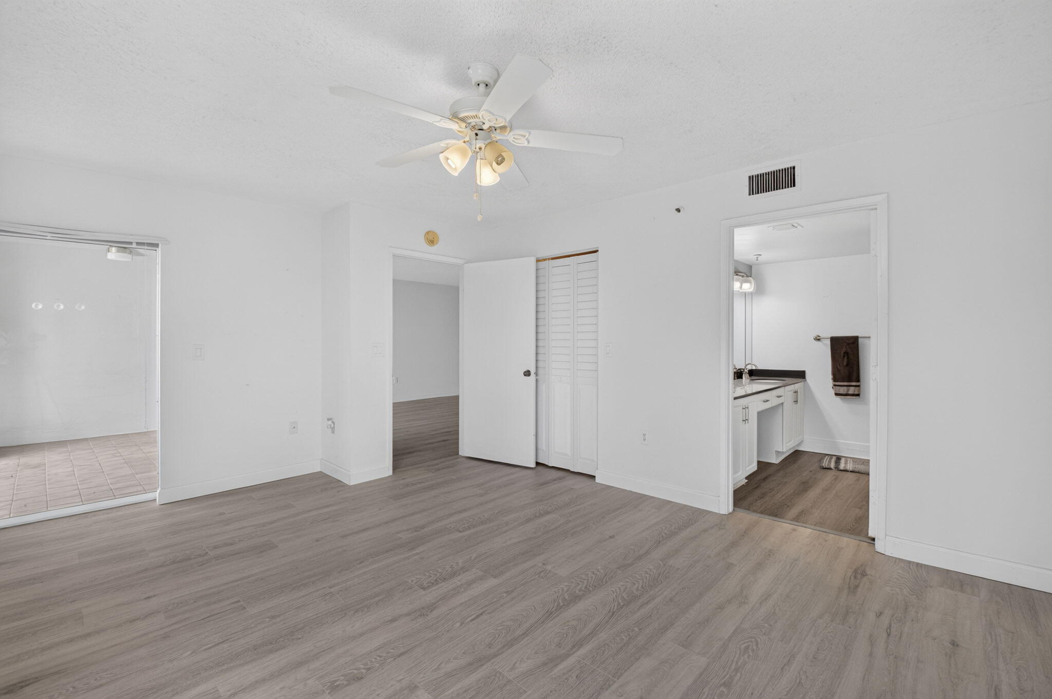 HUNTINGTON POINTE - Residential