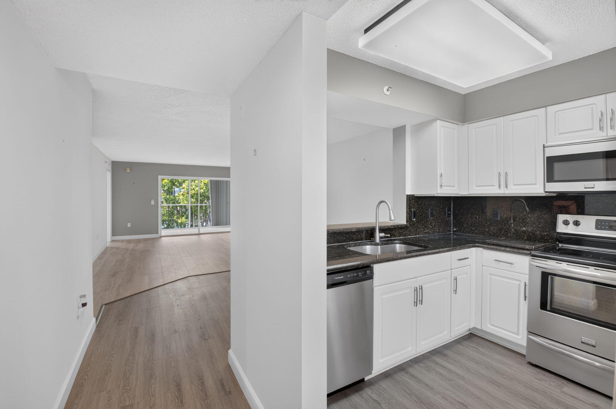 HUNTINGTON POINTE - Residential