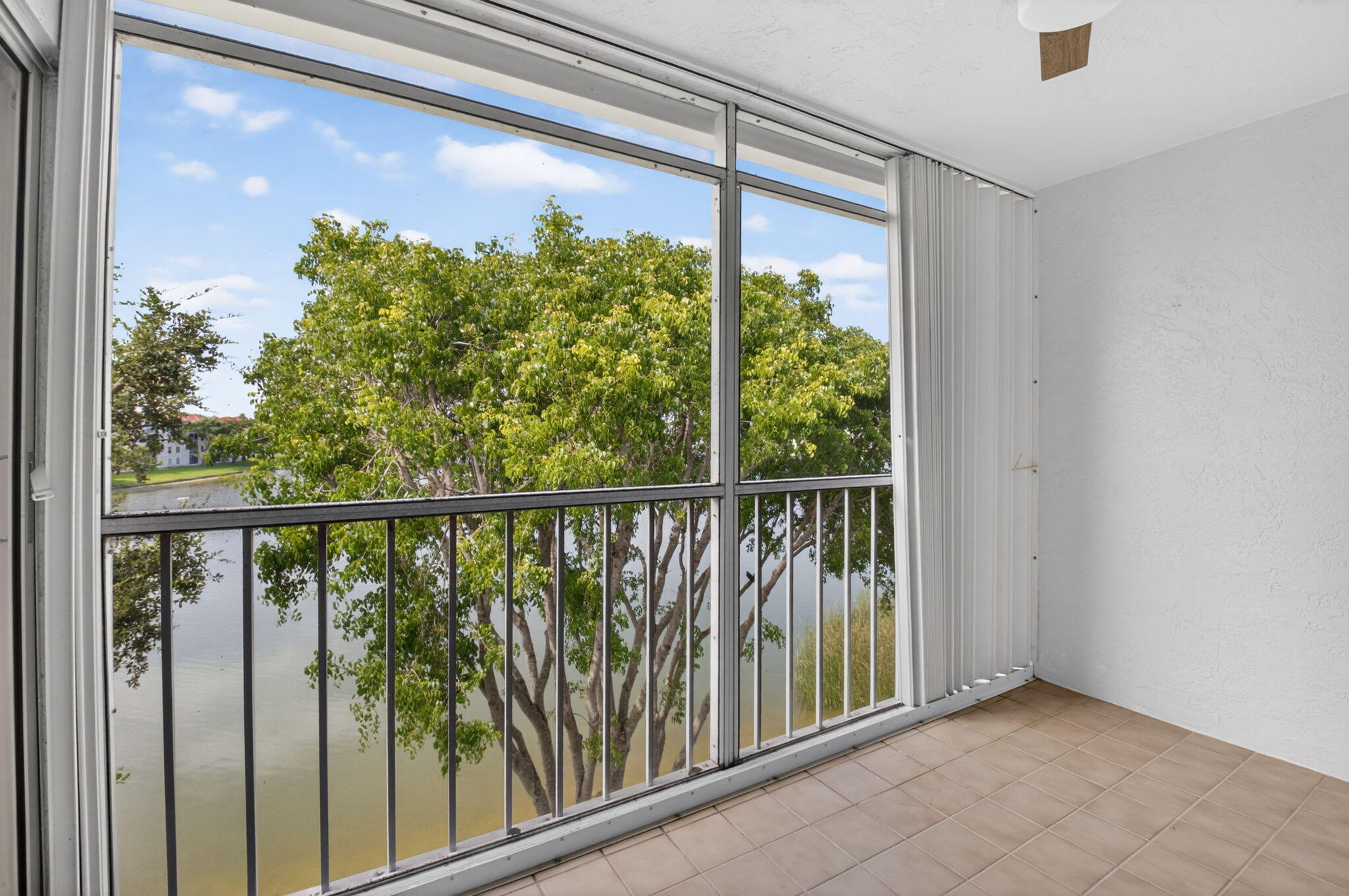 HUNTINGTON POINTE - Residential