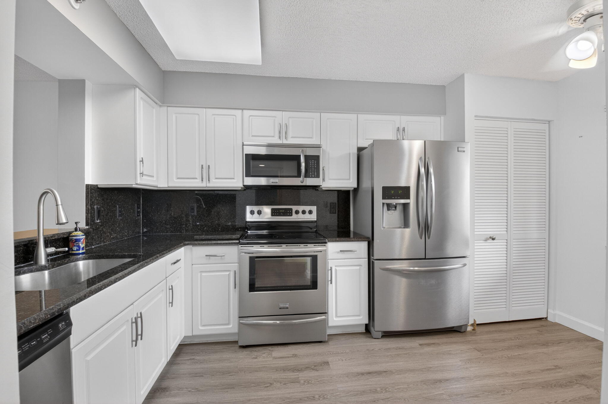 HUNTINGTON POINTE - Residential