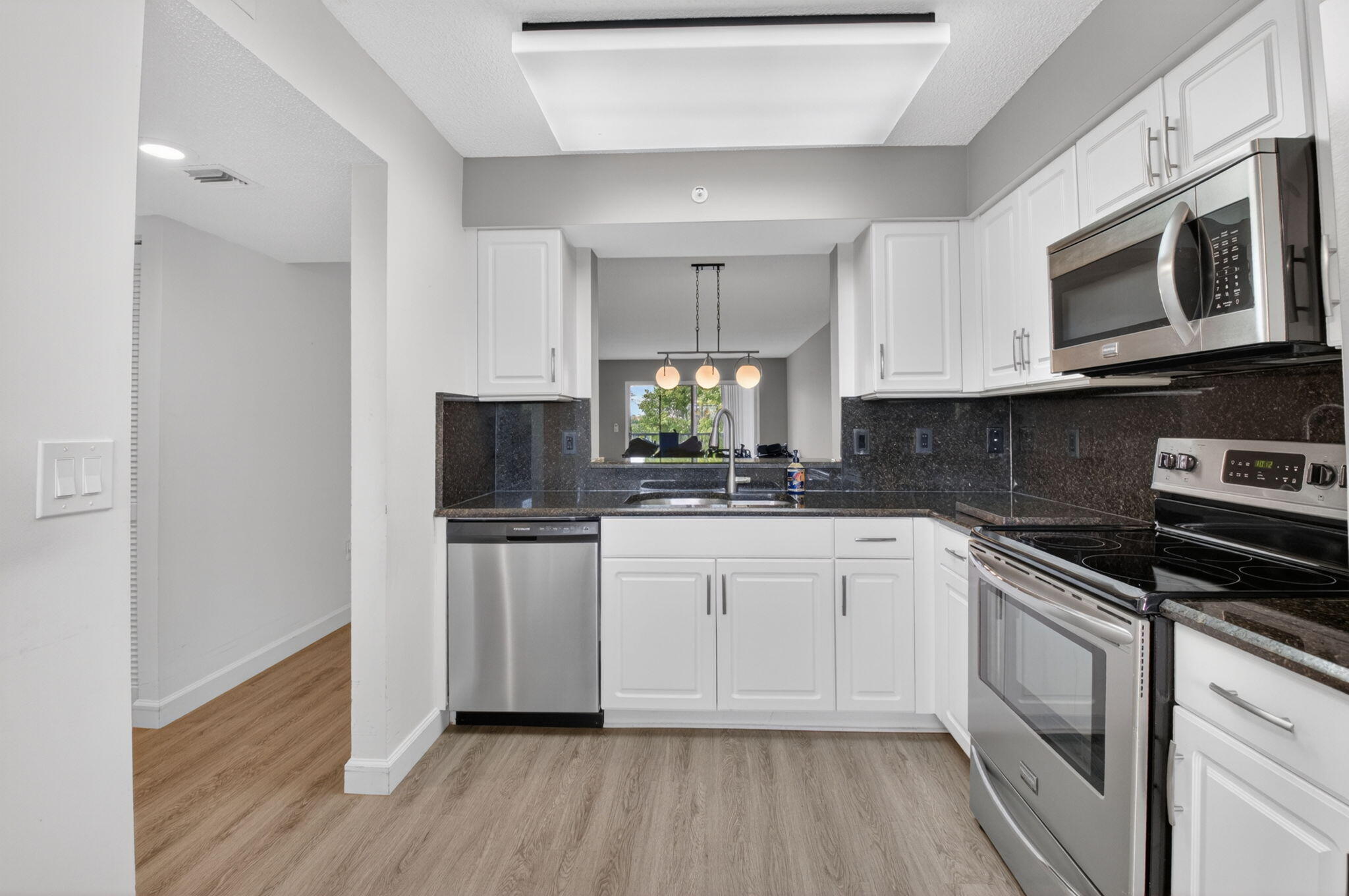 HUNTINGTON POINTE - Residential