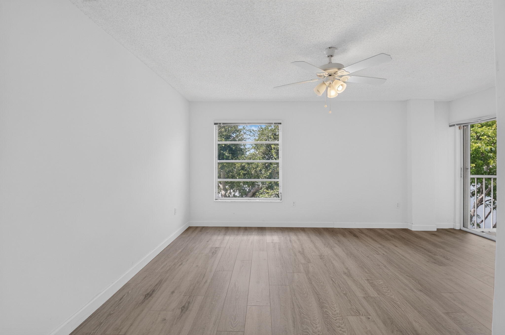 HUNTINGTON POINTE - Residential