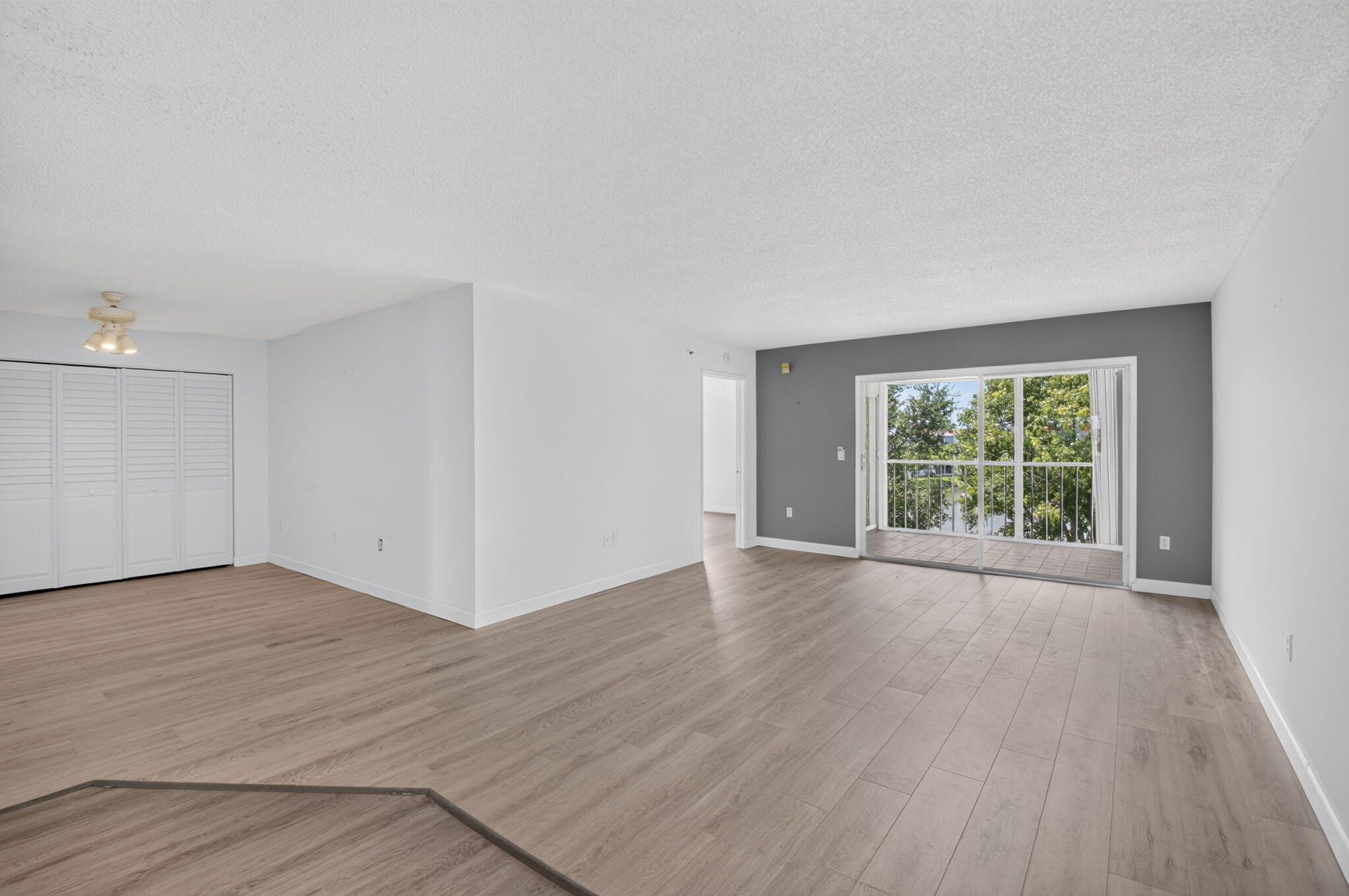HUNTINGTON POINTE - Residential