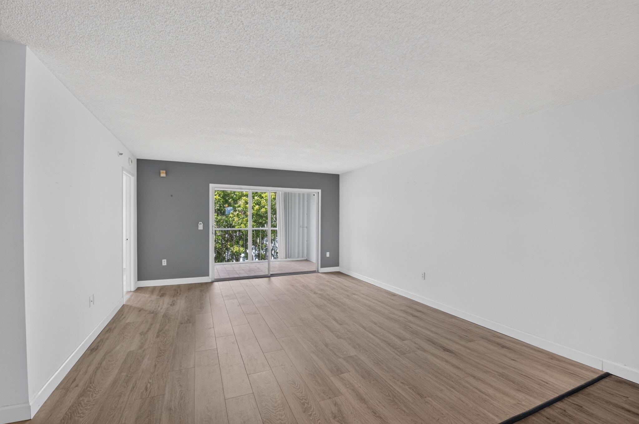 HUNTINGTON POINTE - Residential