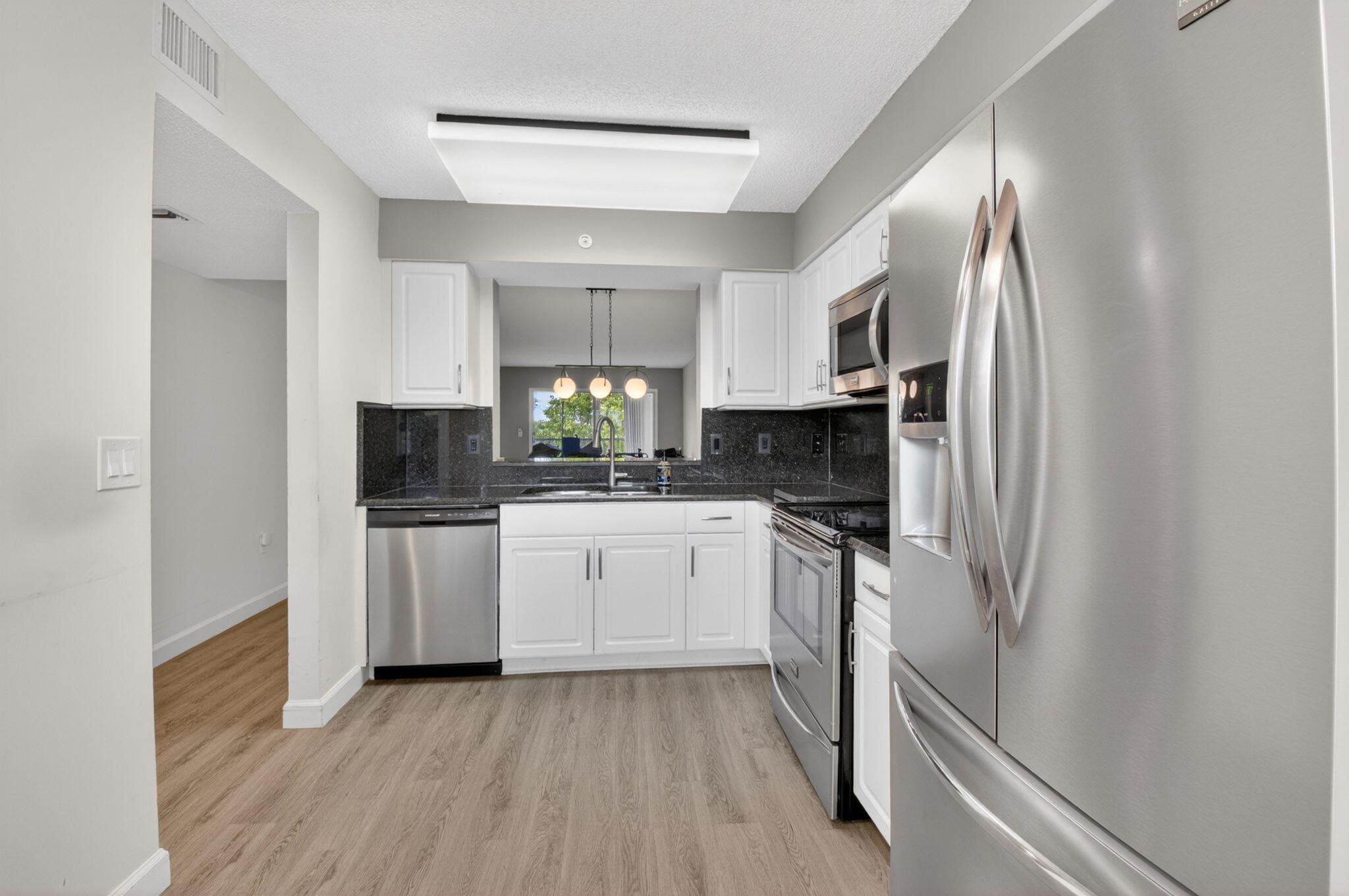 HUNTINGTON POINTE - Residential