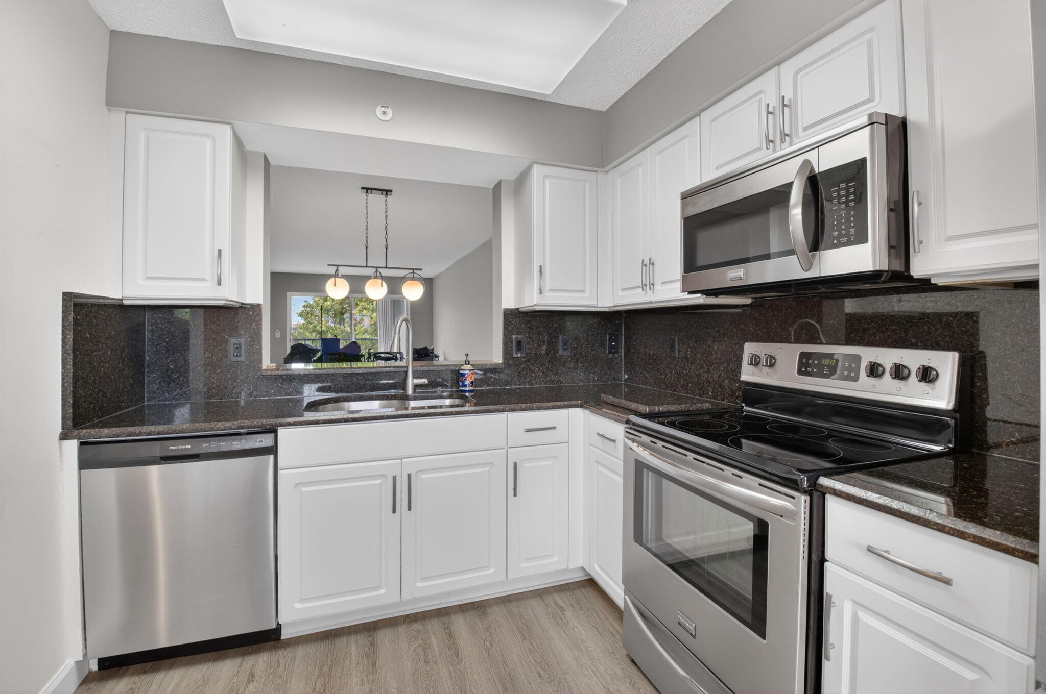 HUNTINGTON POINTE - Residential