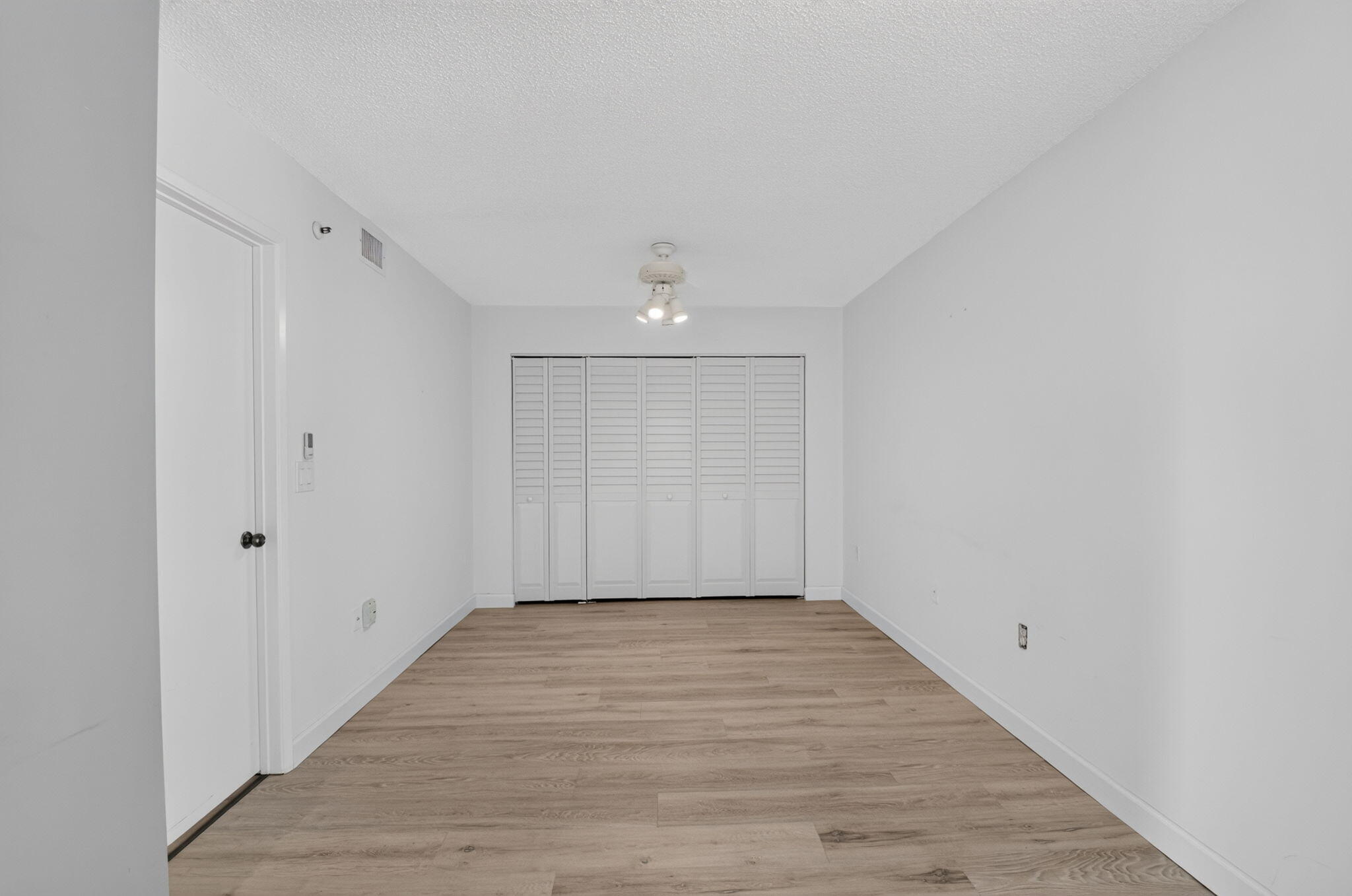 HUNTINGTON POINTE - Residential