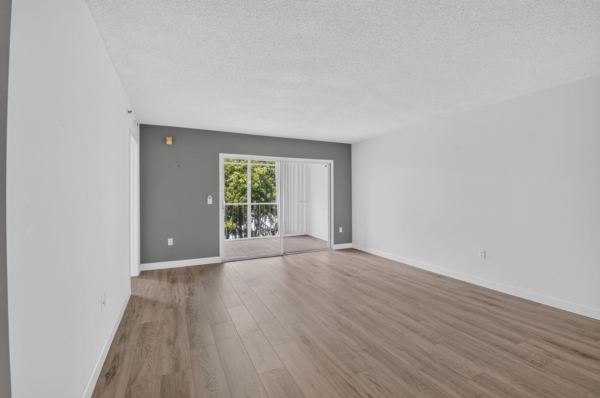 HUNTINGTON POINTE - Residential