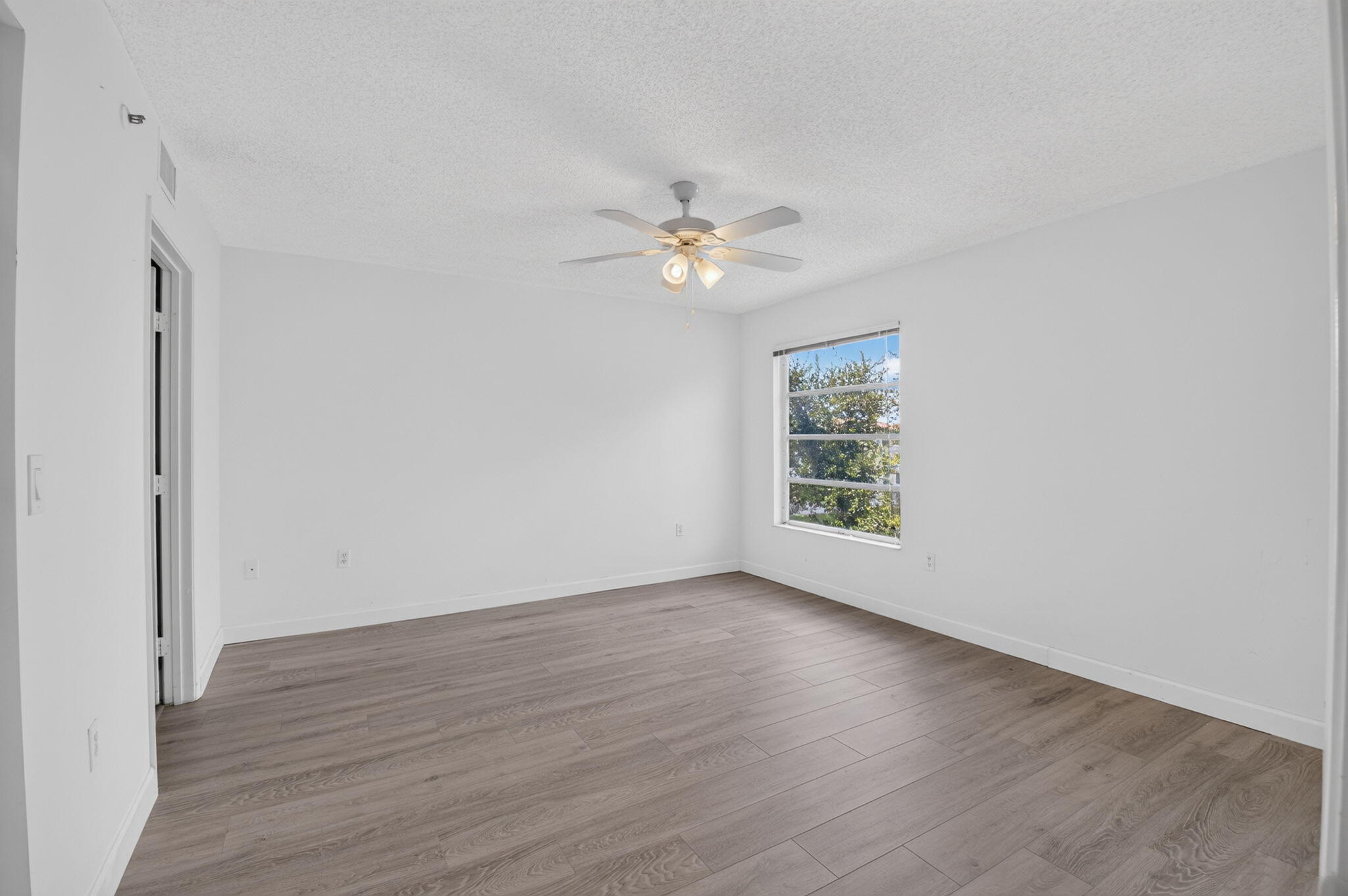 HUNTINGTON POINTE - Residential