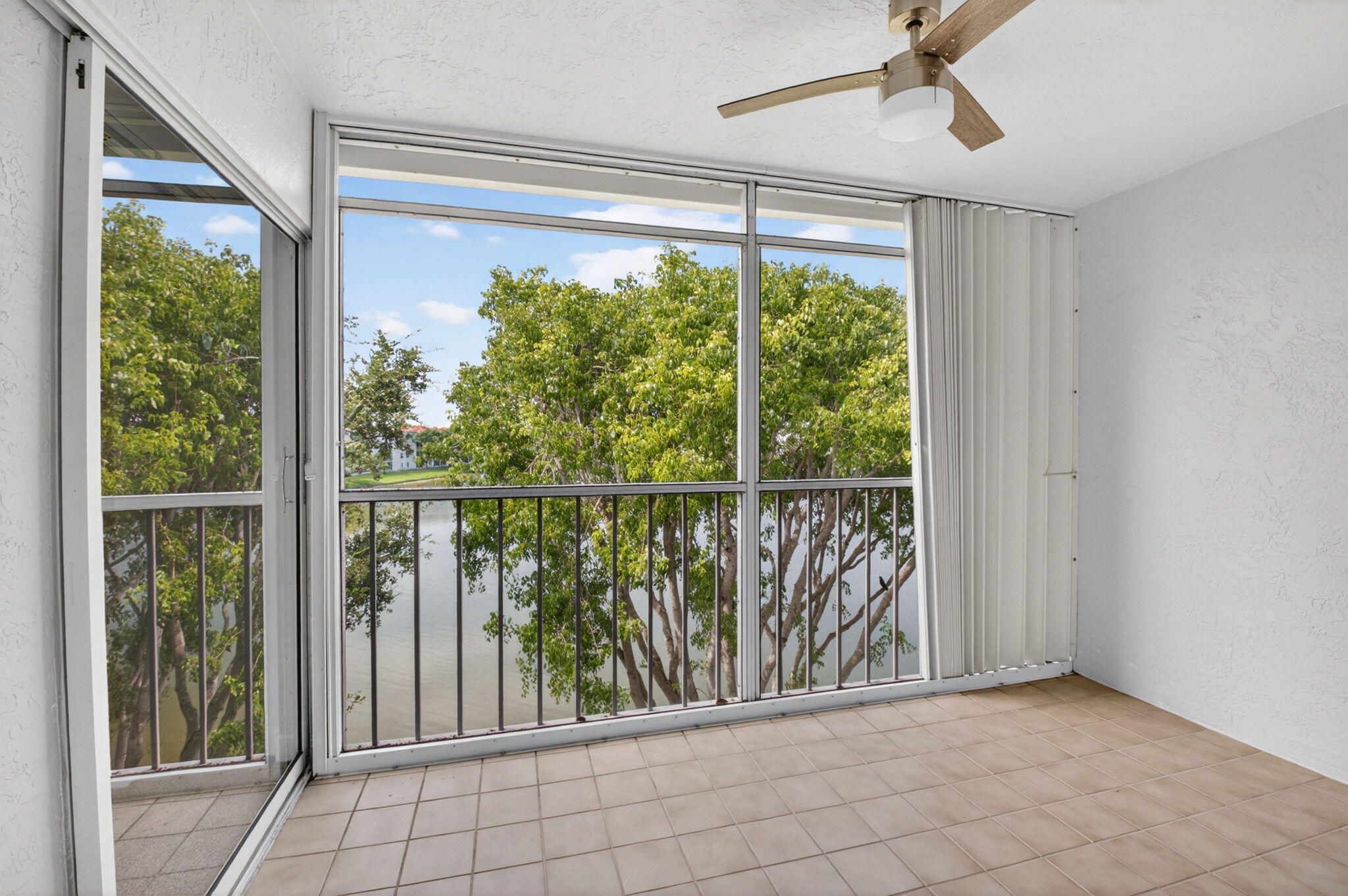 HUNTINGTON POINTE - Residential